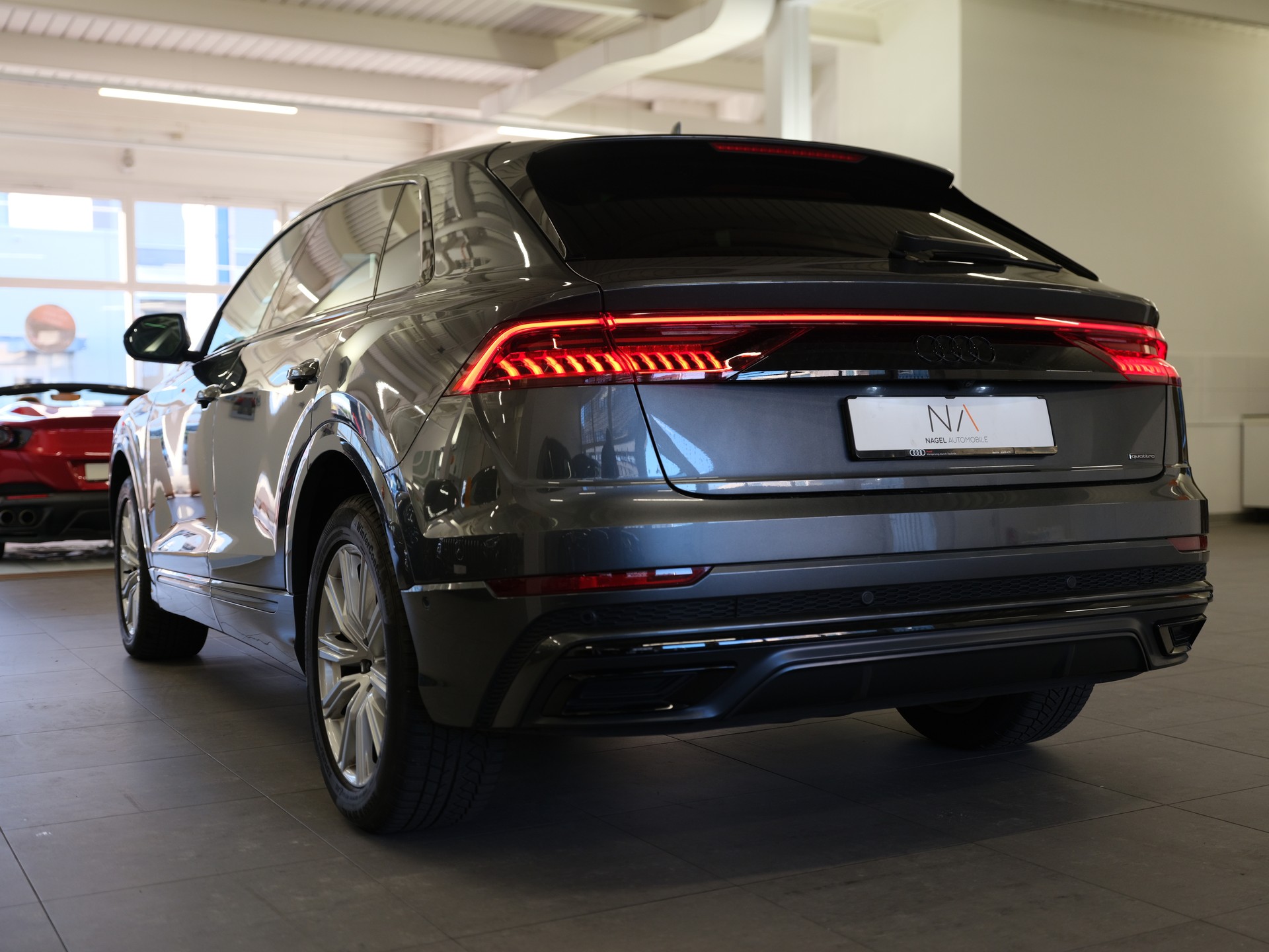 AUDI Q8 55 TFSI quattro tiptronic *CH-Fahrzeug* *Pano* *S-Line* *Sitzkühlung*-image-4