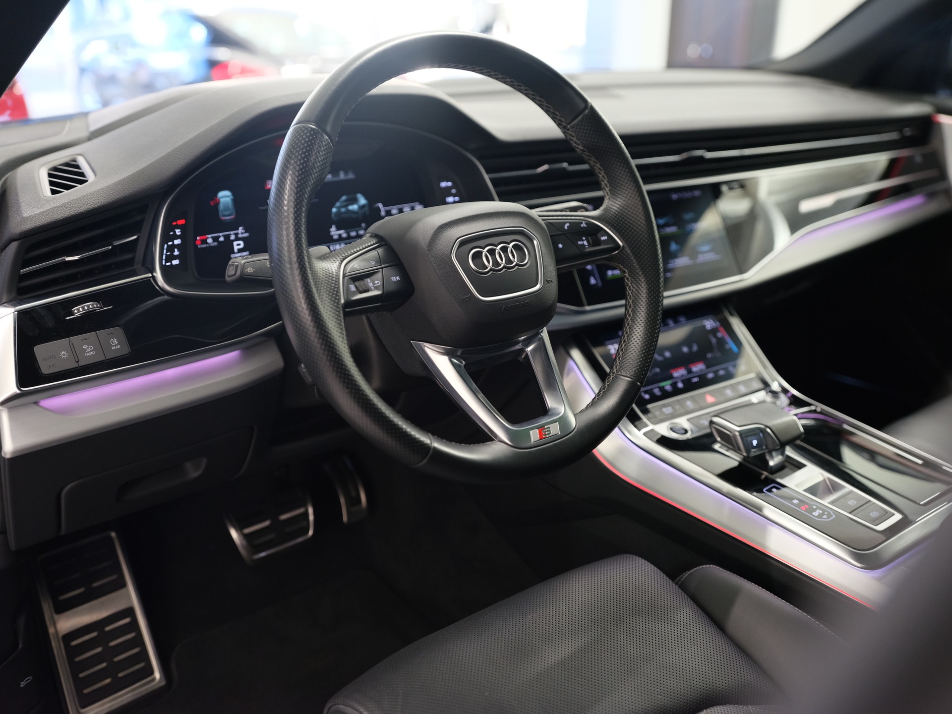 AUDI Q8 55 TFSI quattro tiptronic *CH-Fahrzeug* *Pano* *S-Line* *Sitzkühlung*-image-18