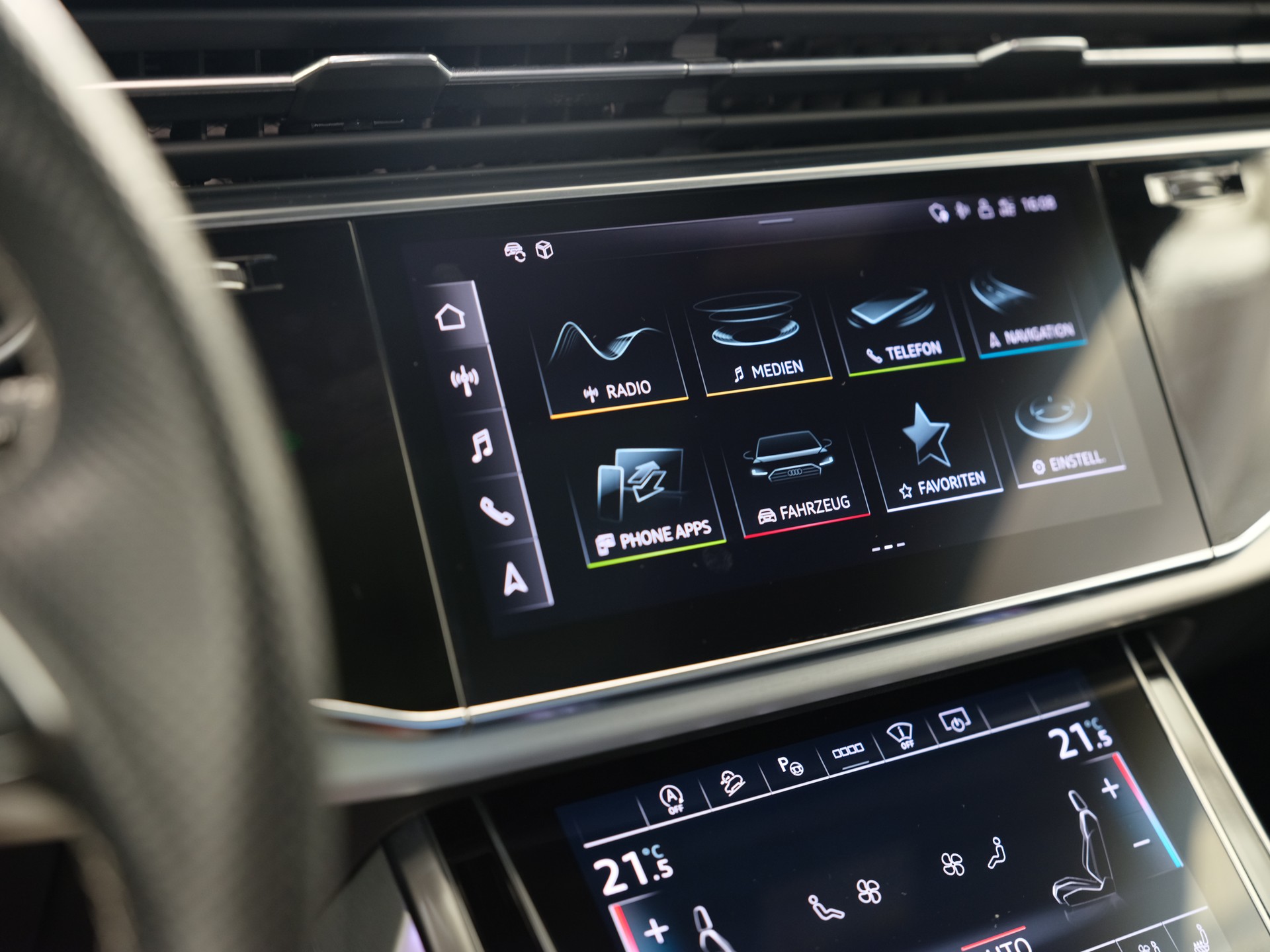 AUDI Q8 55 TFSI quattro tiptronic *CH-Fahrzeug* *Pano* *S-Line* *Sitzkühlung*-image-21