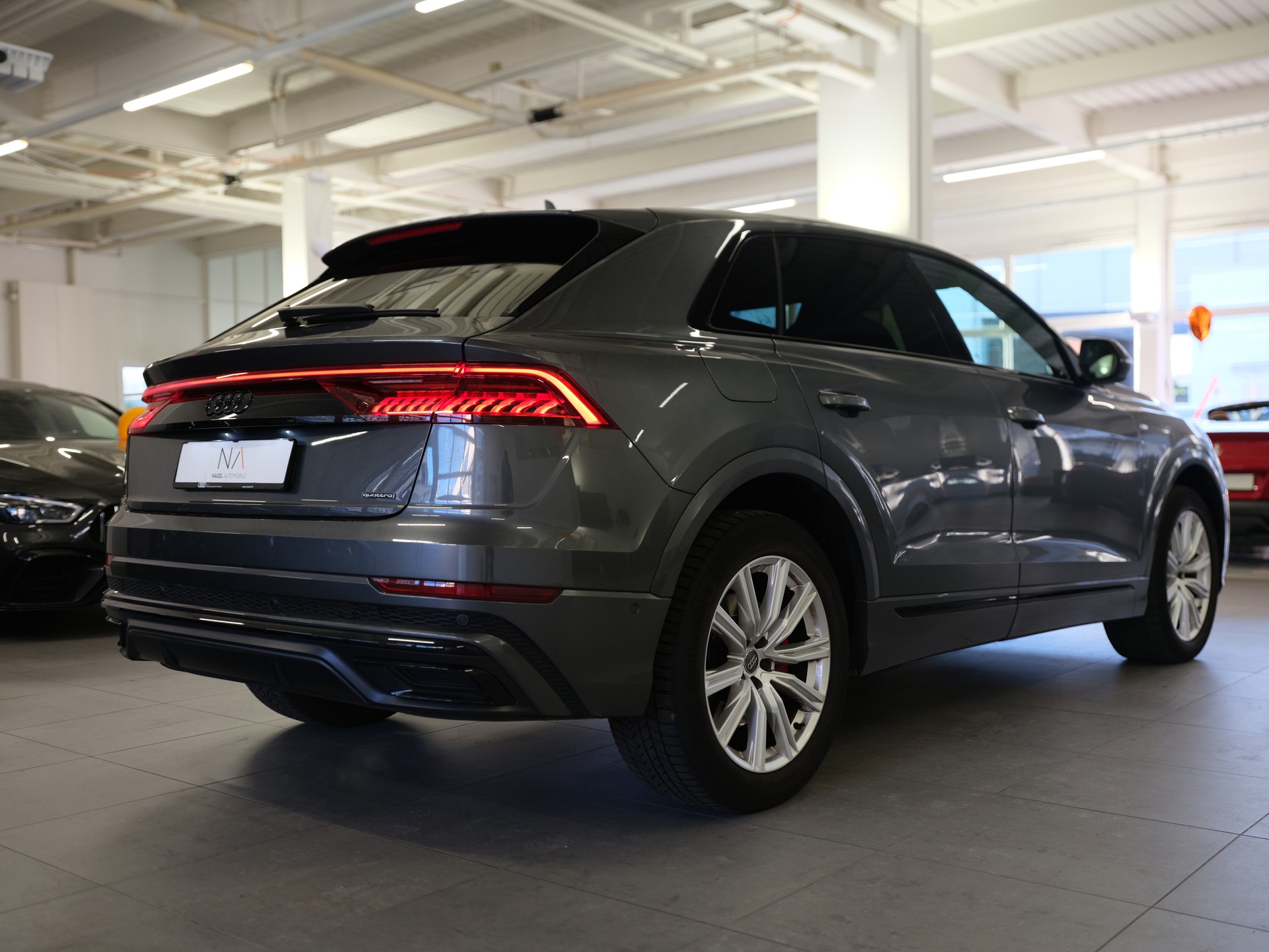 AUDI Q8 55 TFSI quattro tiptronic *CH-Fahrzeug* *Pano* *S-Line* *Sitzkühlung*-image-6