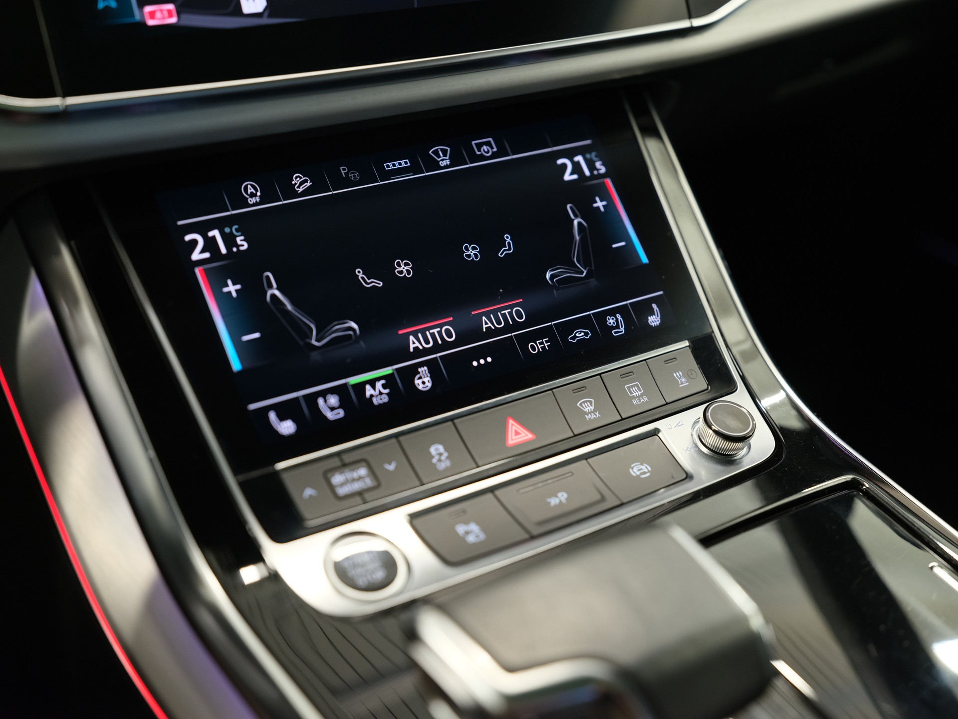 AUDI Q8 55 TFSI quattro tiptronic *CH-Fahrzeug* *Pano* *S-Line* *Sitzkühlung*-image-23