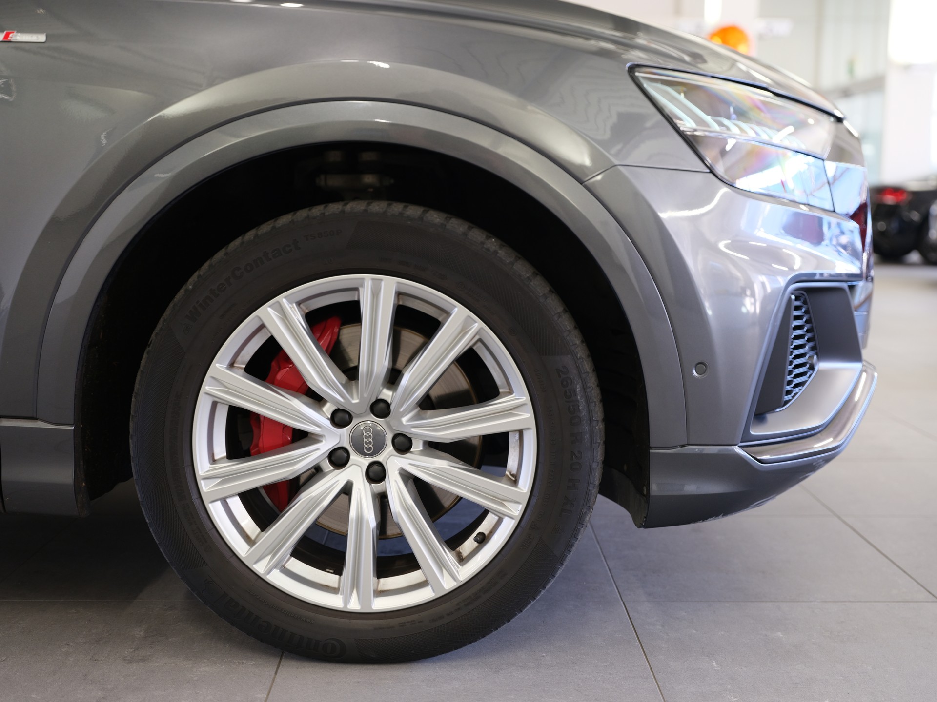AUDI Q8 55 TFSI quattro tiptronic *CH-Fahrzeug* *Pano* *S-Line* *Sitzkühlung*-image-8