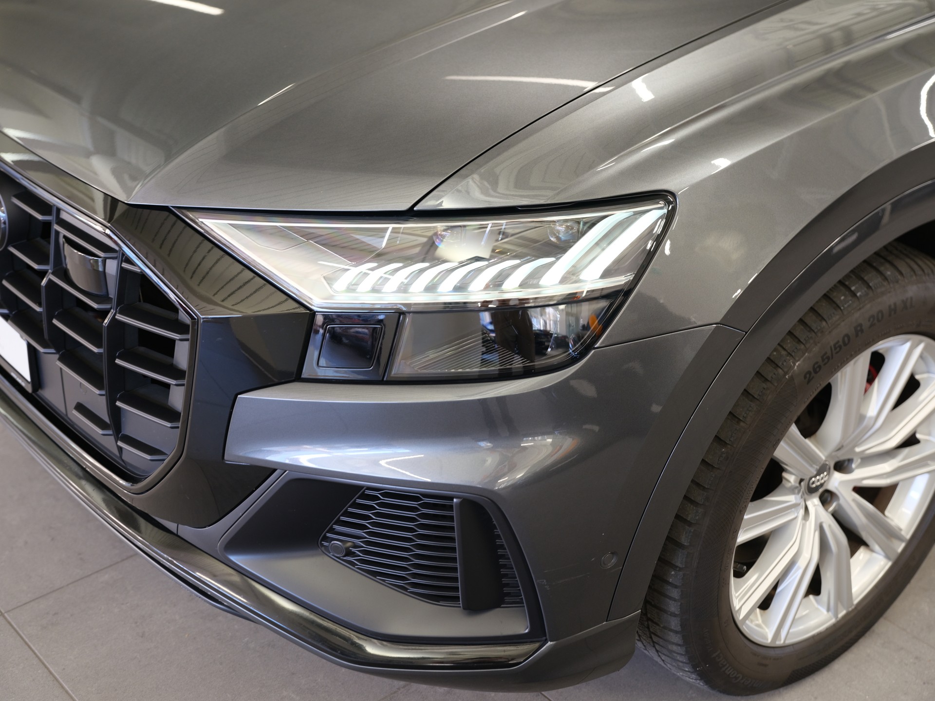 AUDI Q8 55 TFSI quattro tiptronic *CH-Fahrzeug* *Pano* *S-Line* *Sitzkühlung*-image-10