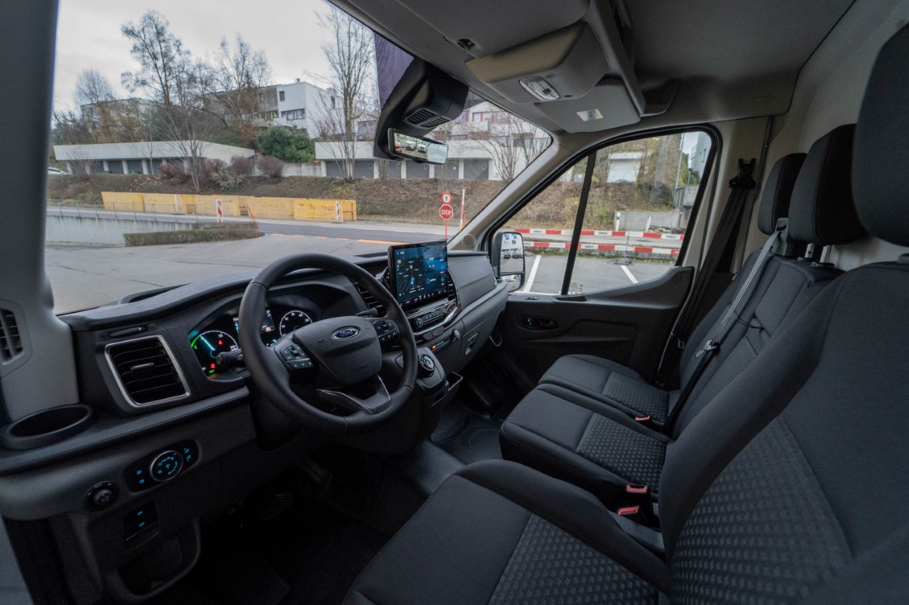 FORD E-Transit Van 350 L3H2 68kWh Trend-image-10