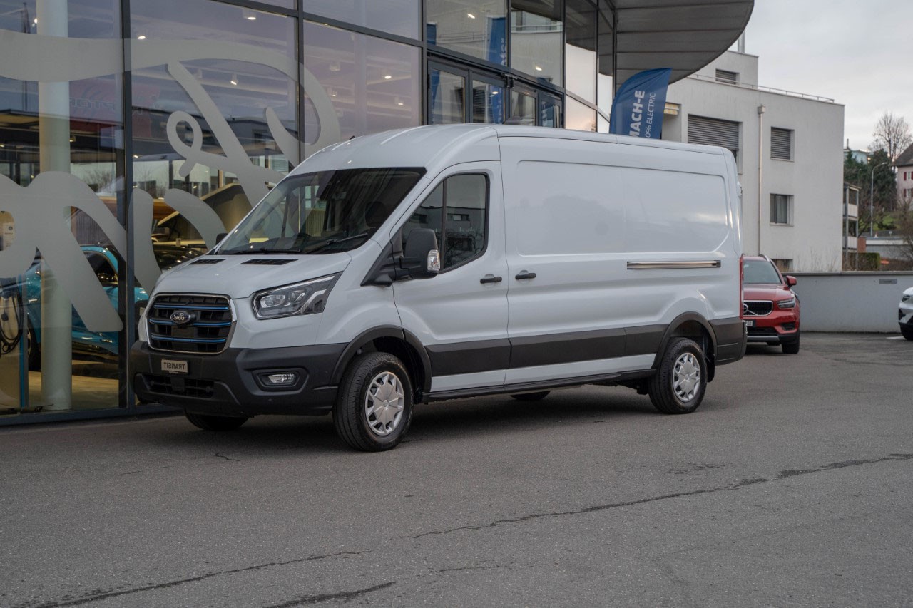 FORD E-Transit Van 350 L3H2 68kWh Trend-image-0