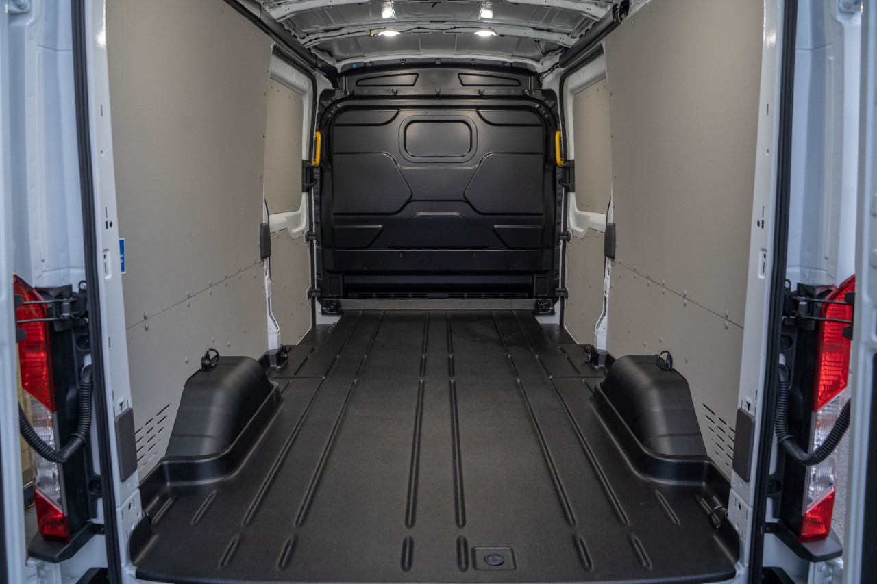 FORD E-Transit Van 350 L3H2 68kWh Trend-image-7