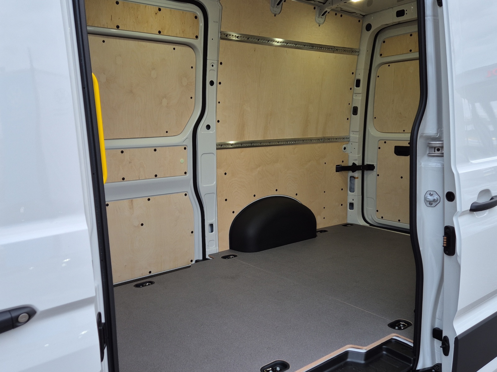 VW Crafter 35 2.0 TDI Entry L3 A-image-12