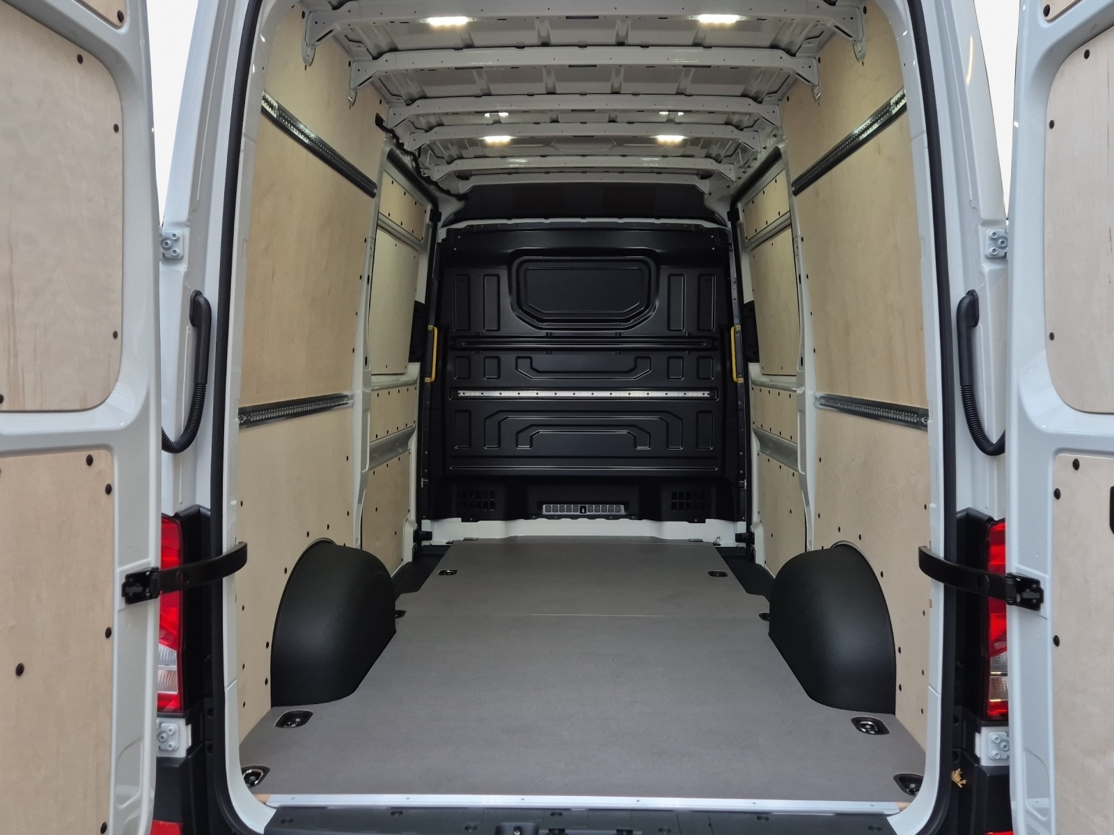 VW Crafter 35 2.0 TDI Entry L3 A-image-10