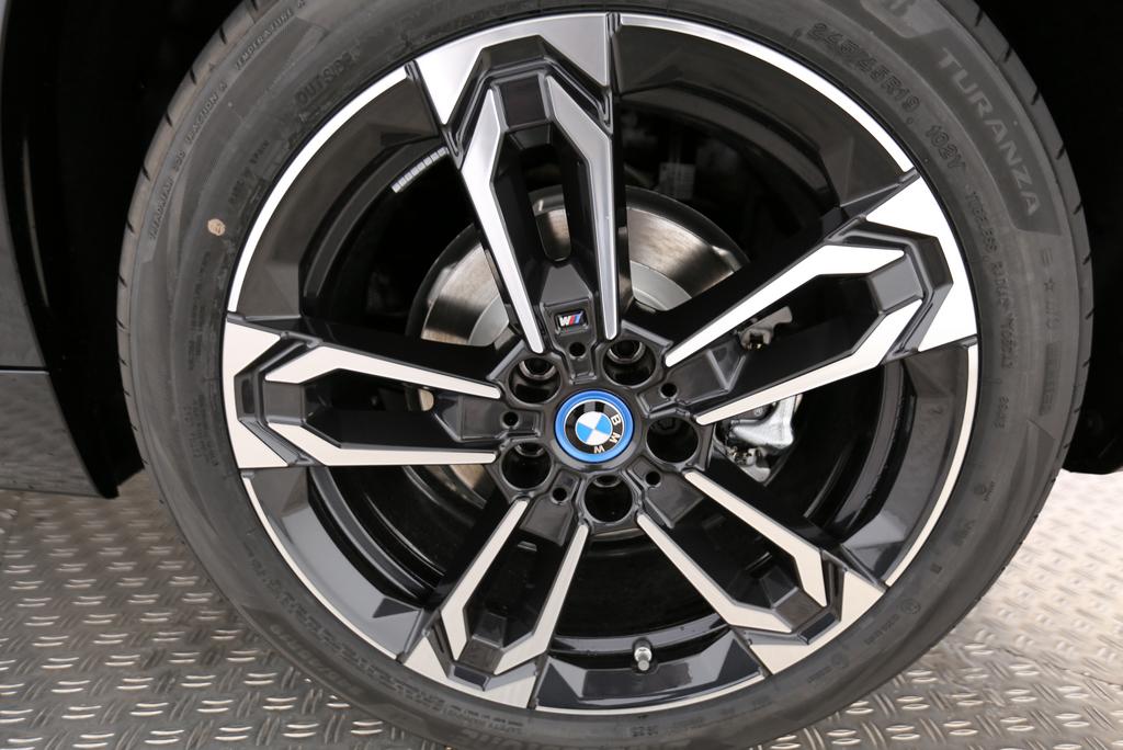 BMW iX2 20 eDrive-image-2