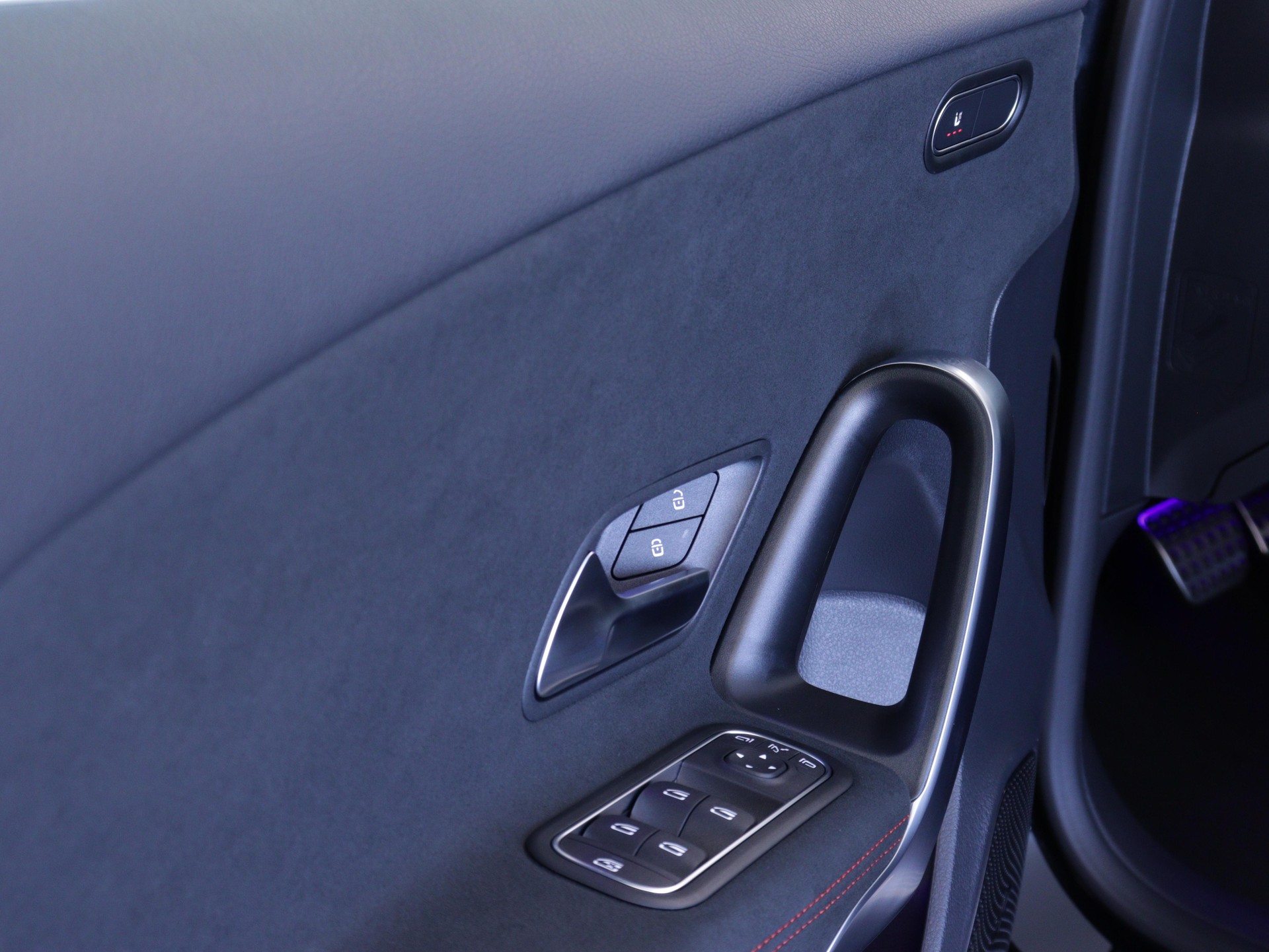 MERCEDES-BENZ A 180 Night Star AMG Line-image-8