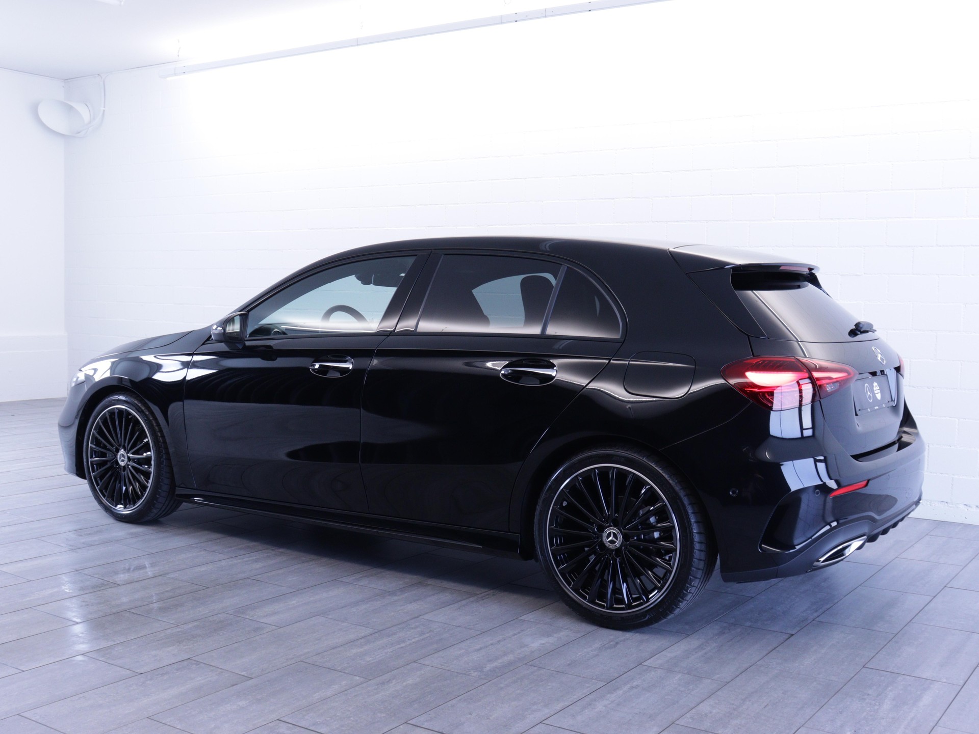 MERCEDES-BENZ A 180 Night Star AMG Line-image-2