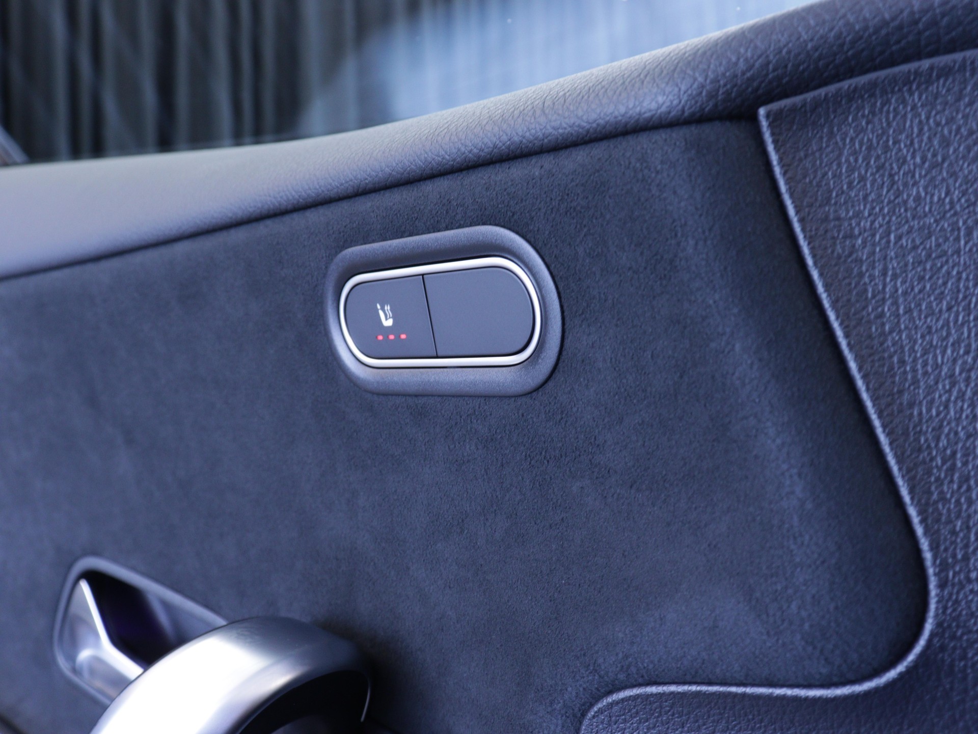 MERCEDES-BENZ A 180 Night Star AMG Line-image-9
