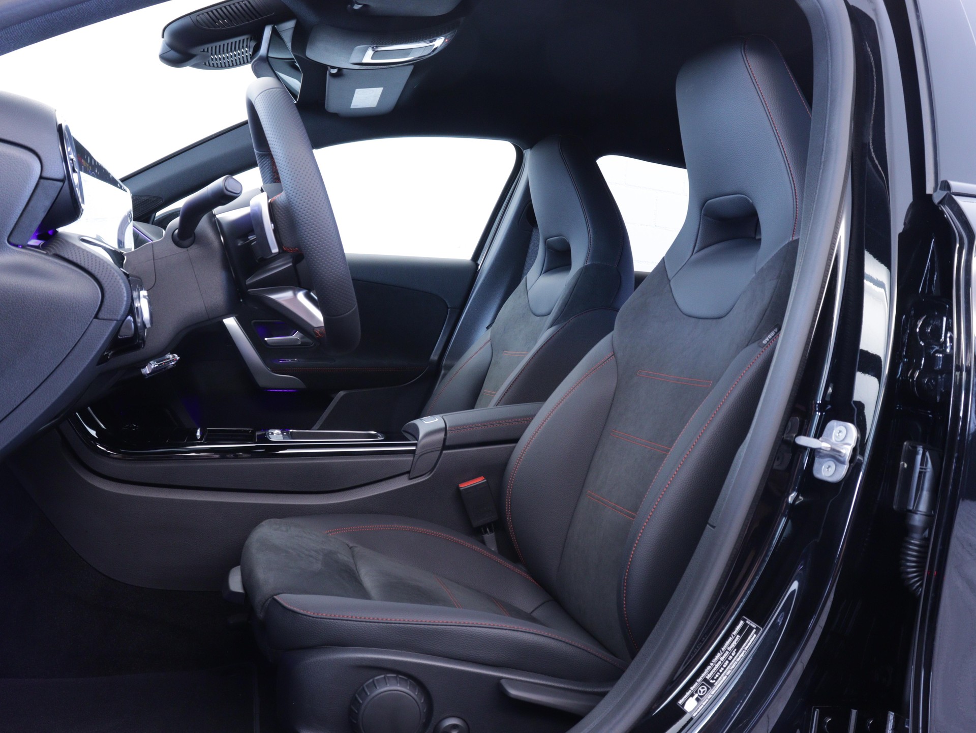 MERCEDES-BENZ A 180 Night Star AMG Line-image-7
