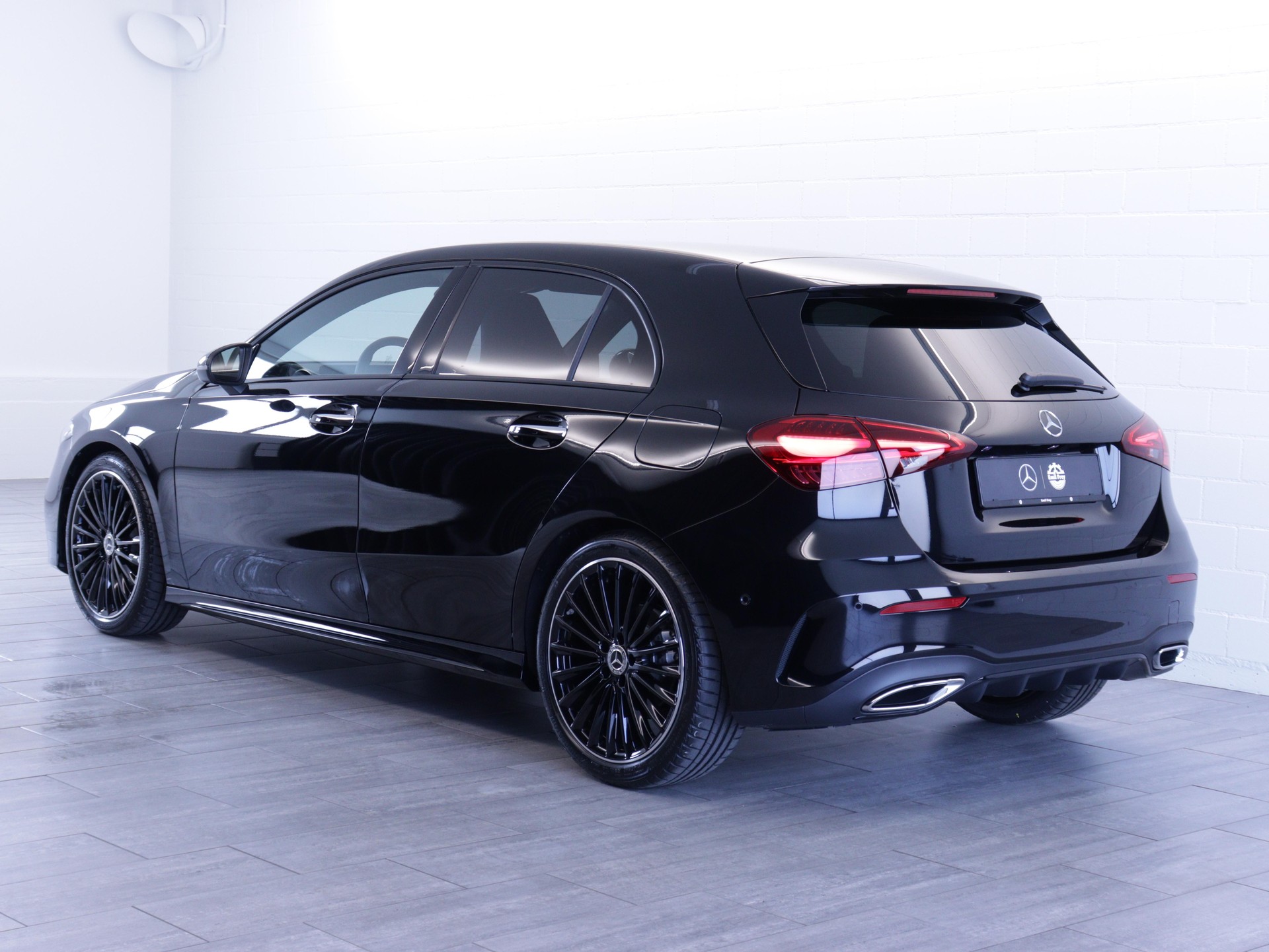 MERCEDES-BENZ A 180 Night Star AMG Line-image-3