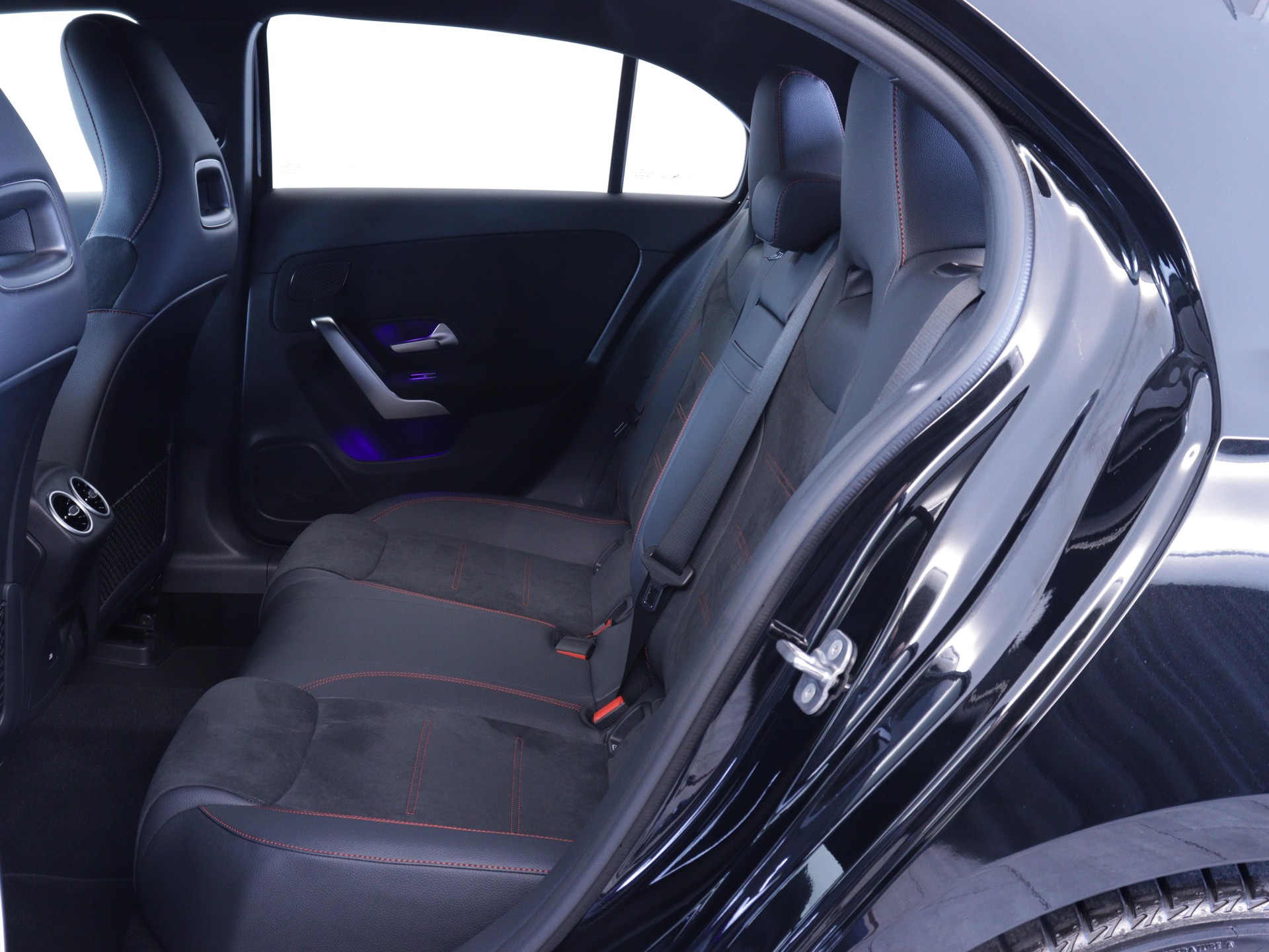 MERCEDES-BENZ A 180 Night Star AMG Line-image-10