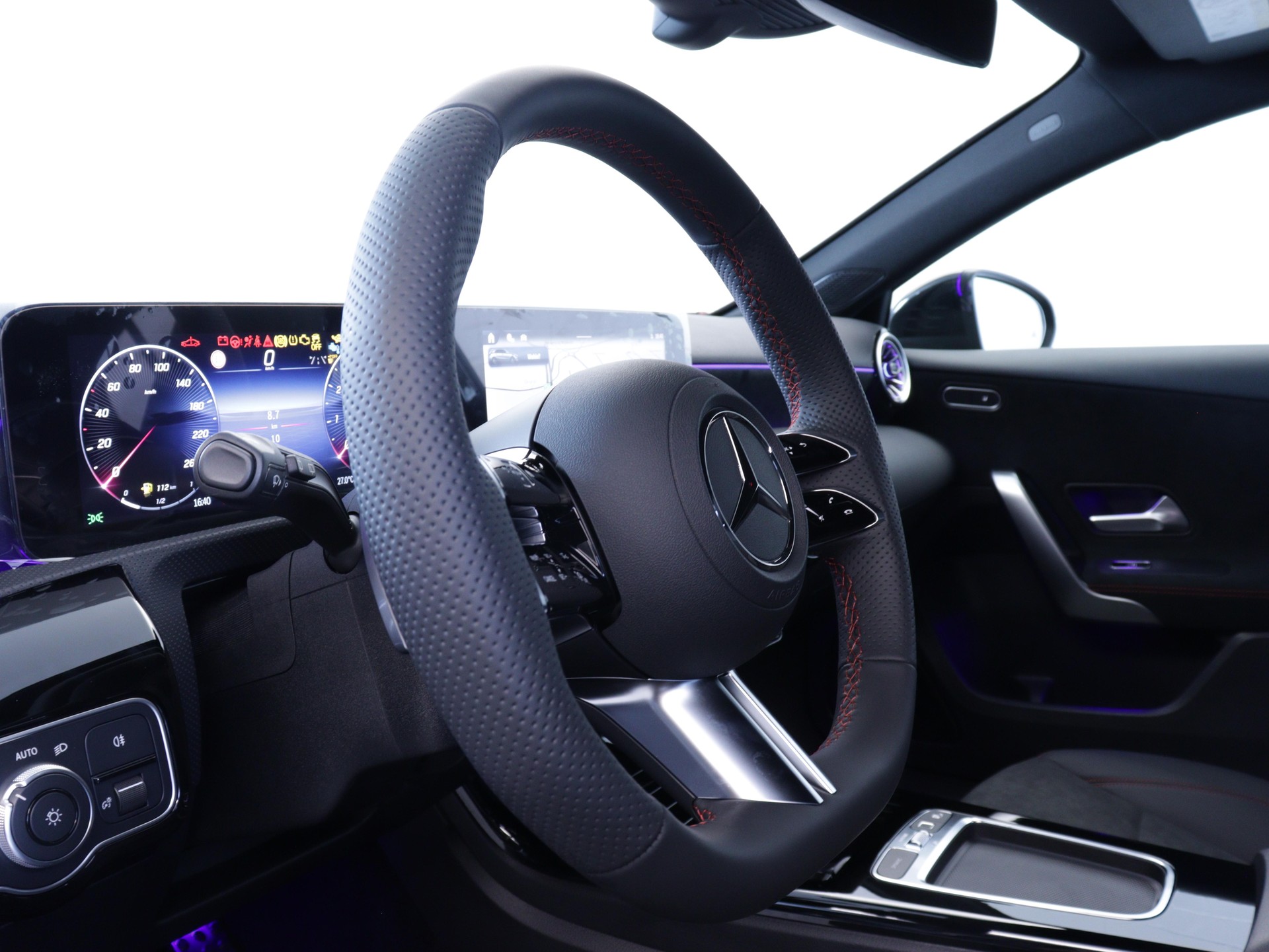 MERCEDES-BENZ A 180 Night Star AMG Line-image-6