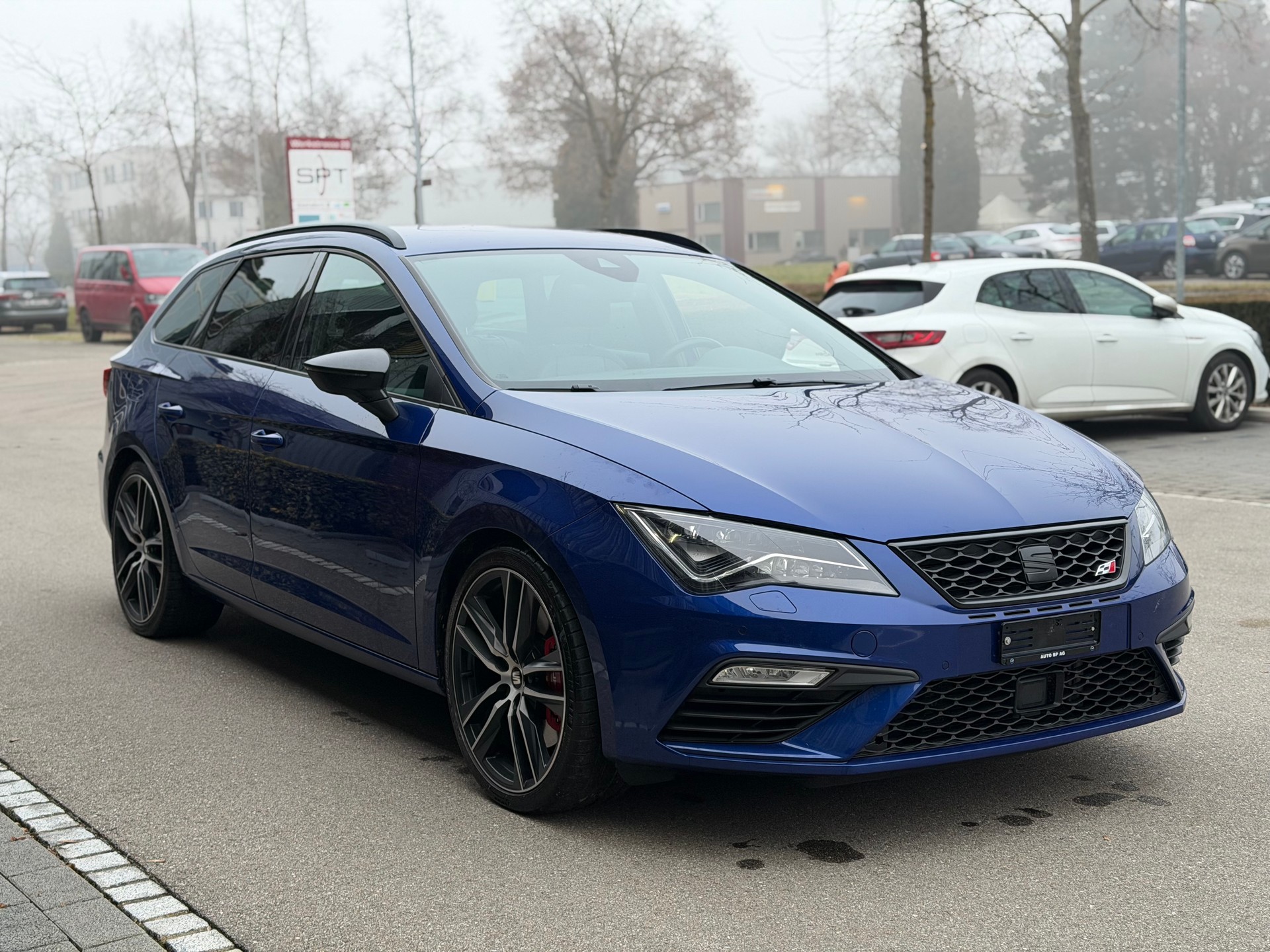 SEAT Leon ST 2.0 TSI Cupra 300 4 Drive DSG-image-2