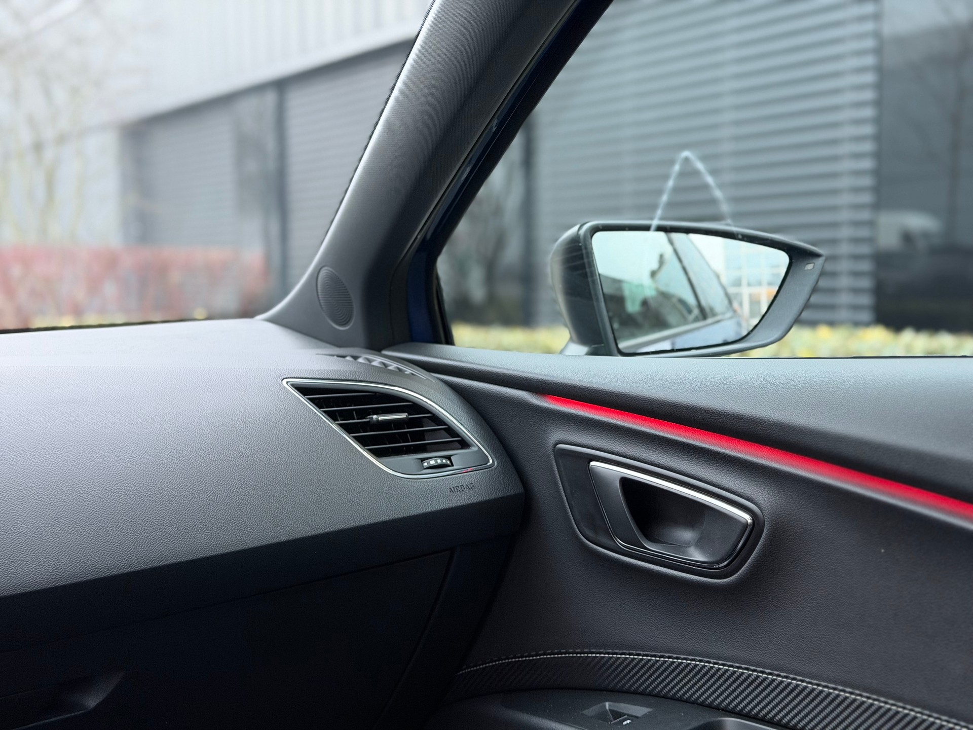 SEAT Leon ST 2.0 TSI Cupra 300 4 Drive DSG-image-8