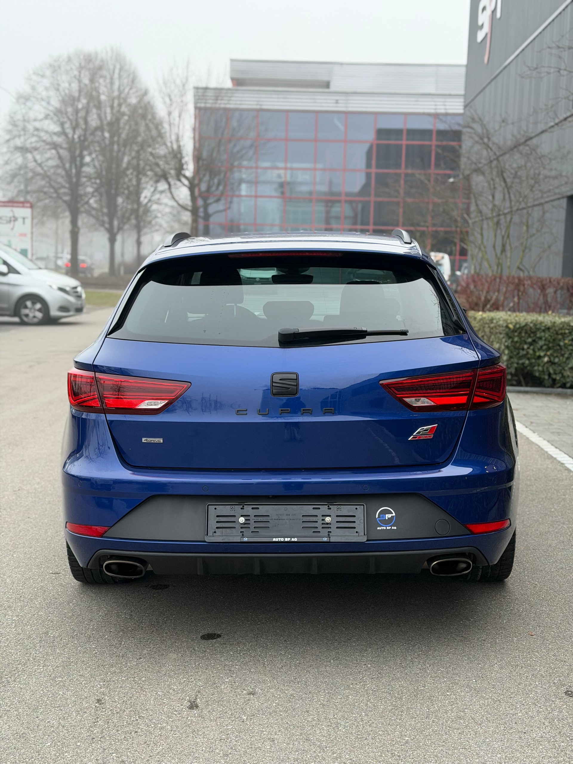 SEAT Leon ST 2.0 TSI Cupra 300 4 Drive DSG-image-5