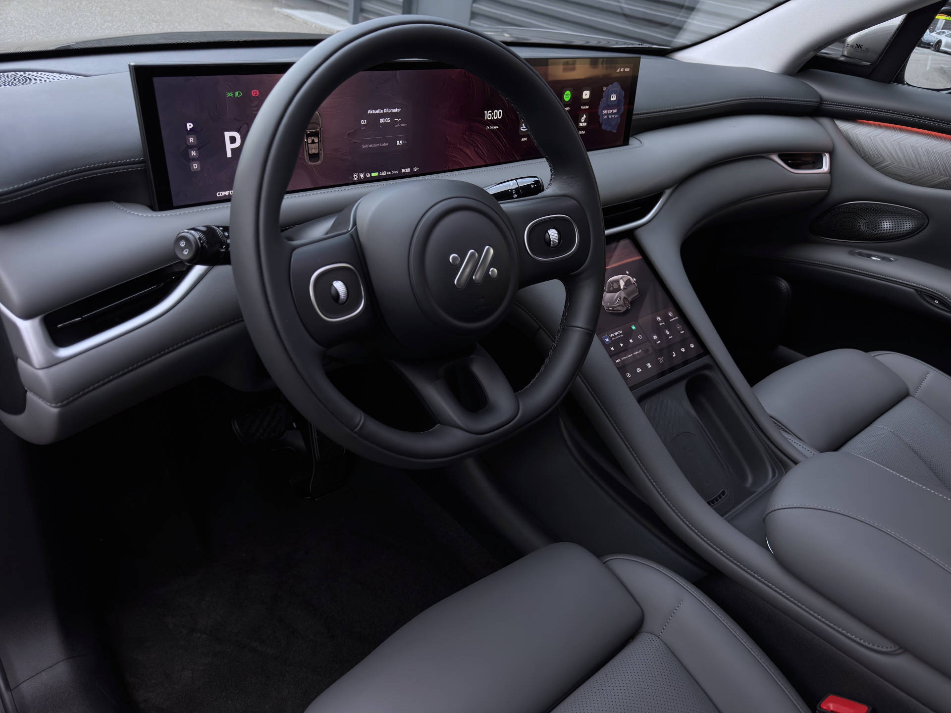 MG IM6 100 kWh Performance 21 4WD-image-11