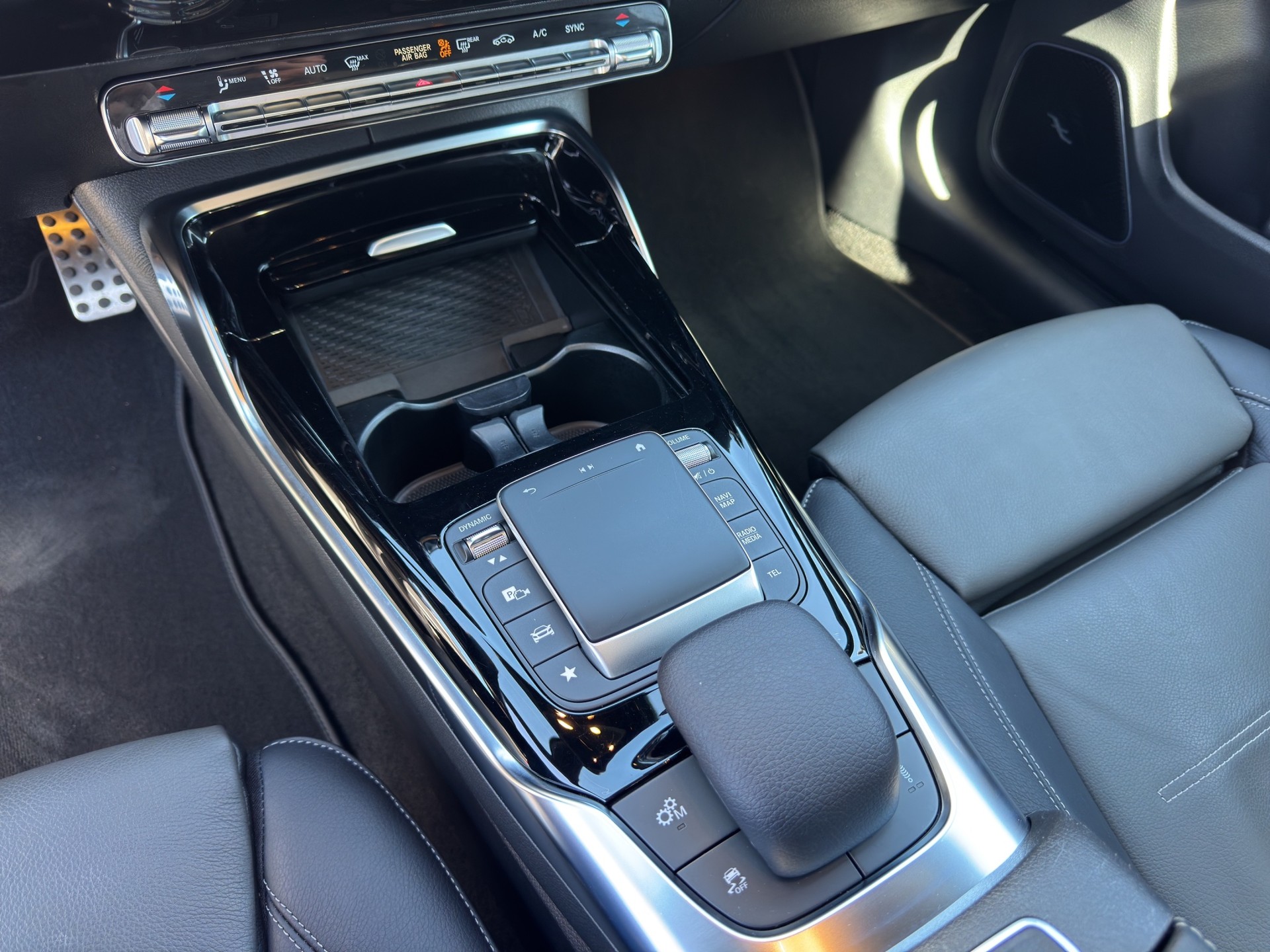 MERCEDES-BENZ CLA 45 AMG 4Matic+ 8G-DCT-image-12