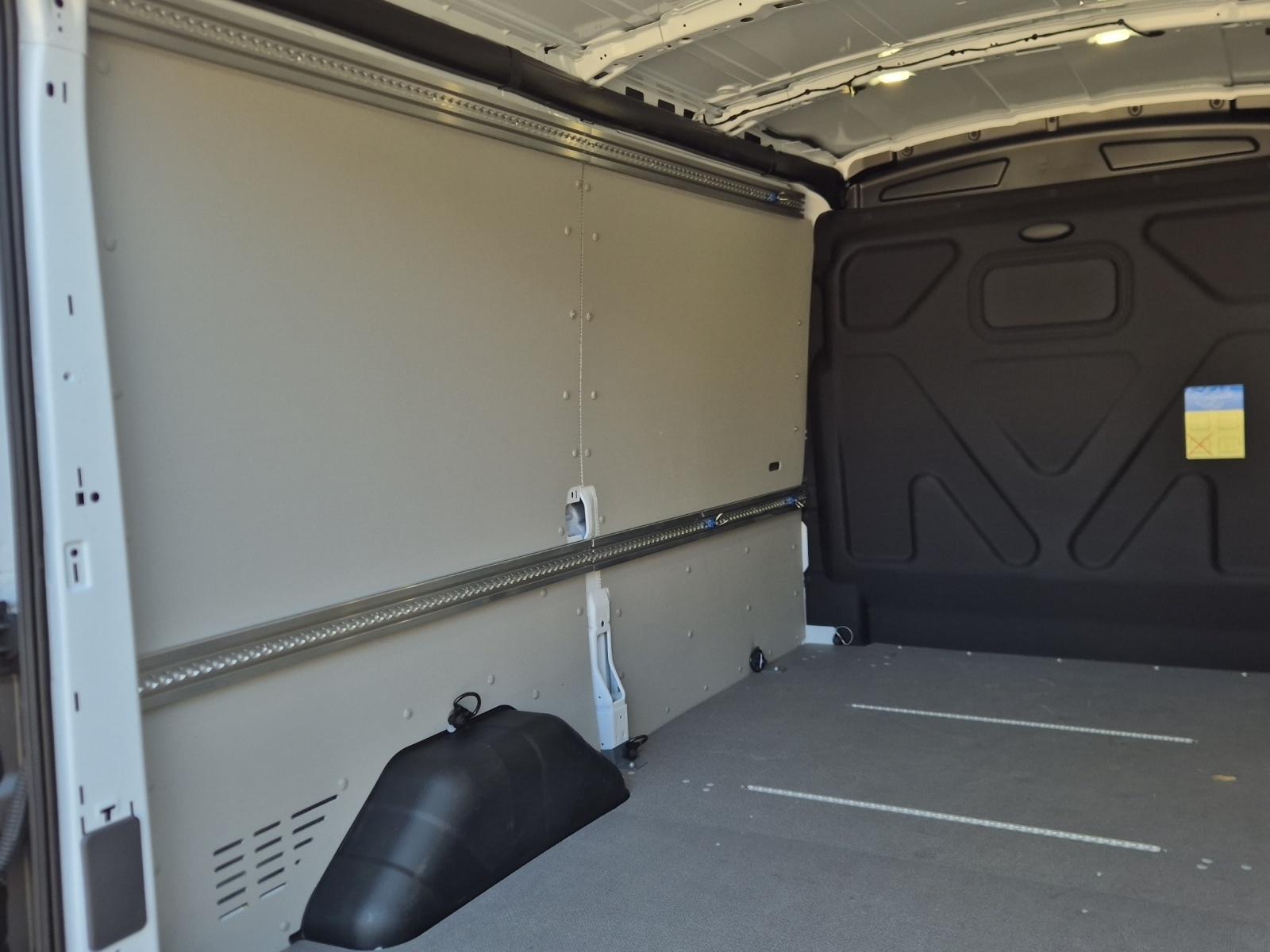 FORD E-Transit Van 350 L2H2 68kWh Trend-image-20