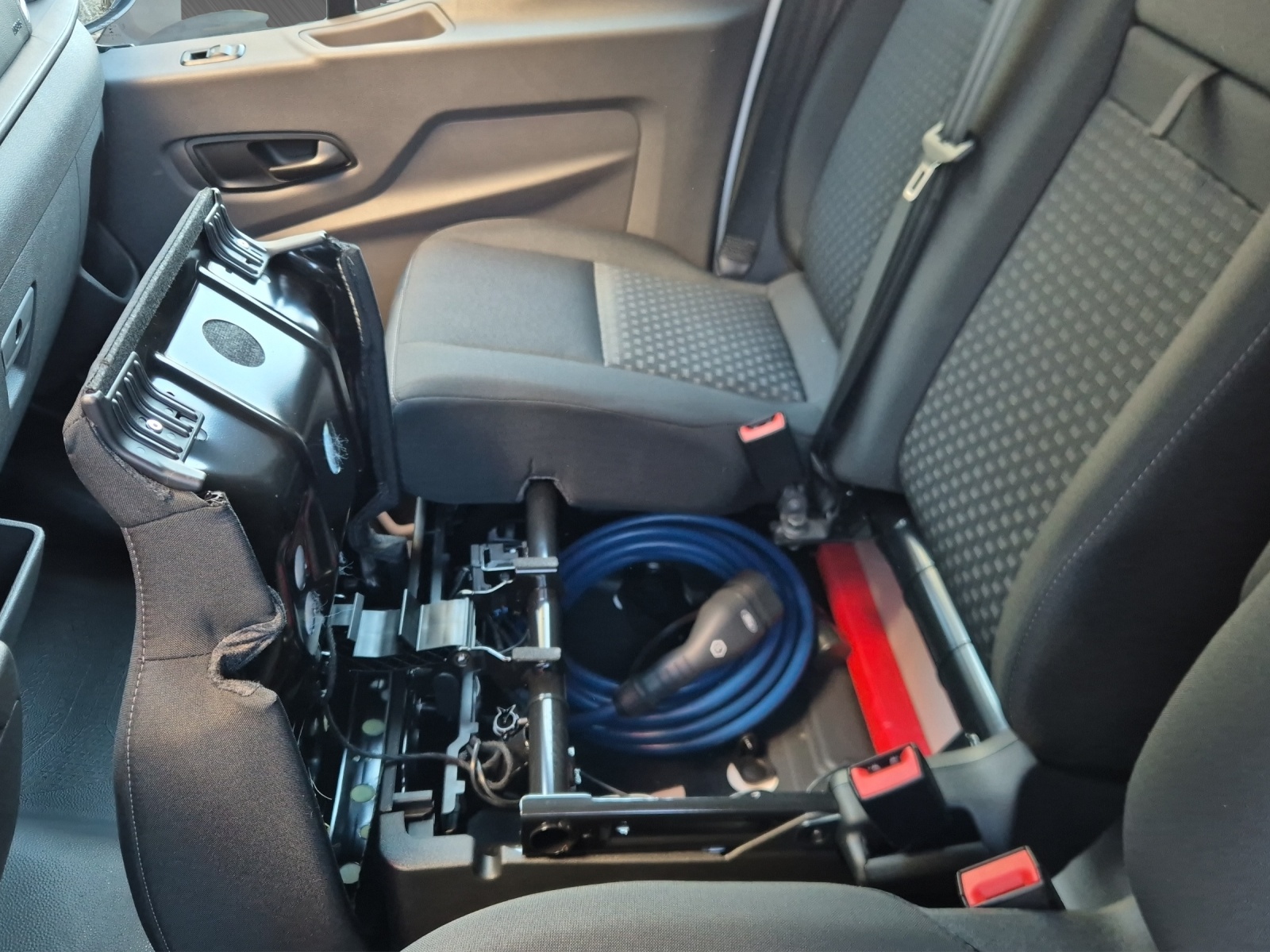 FORD E-Transit Van 350 L2H2 68kWh Trend-image-12