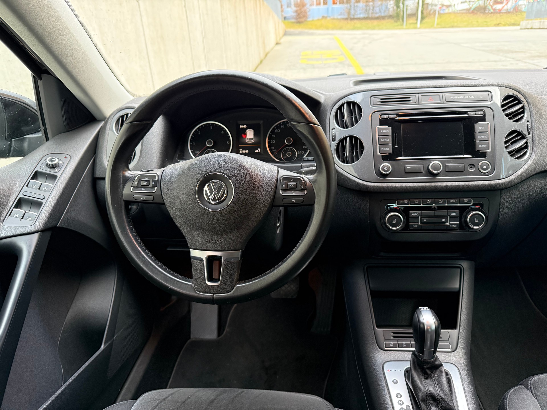 VW Tiguan 2.0 TDI BMT Cup 4Motion DSG-image-8