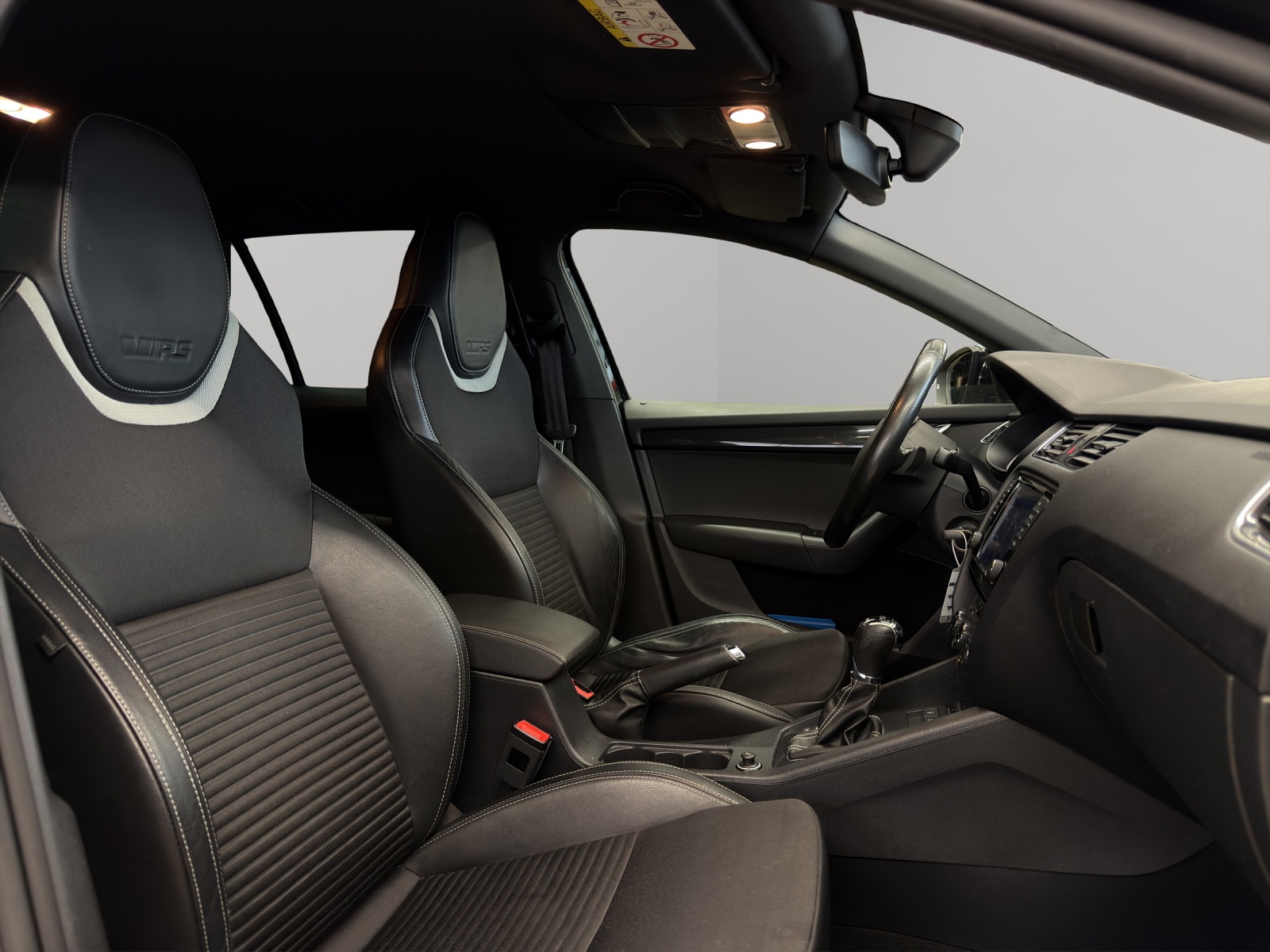 SKODA Octavia Combi 2.0 TDI RS DSG-image-13