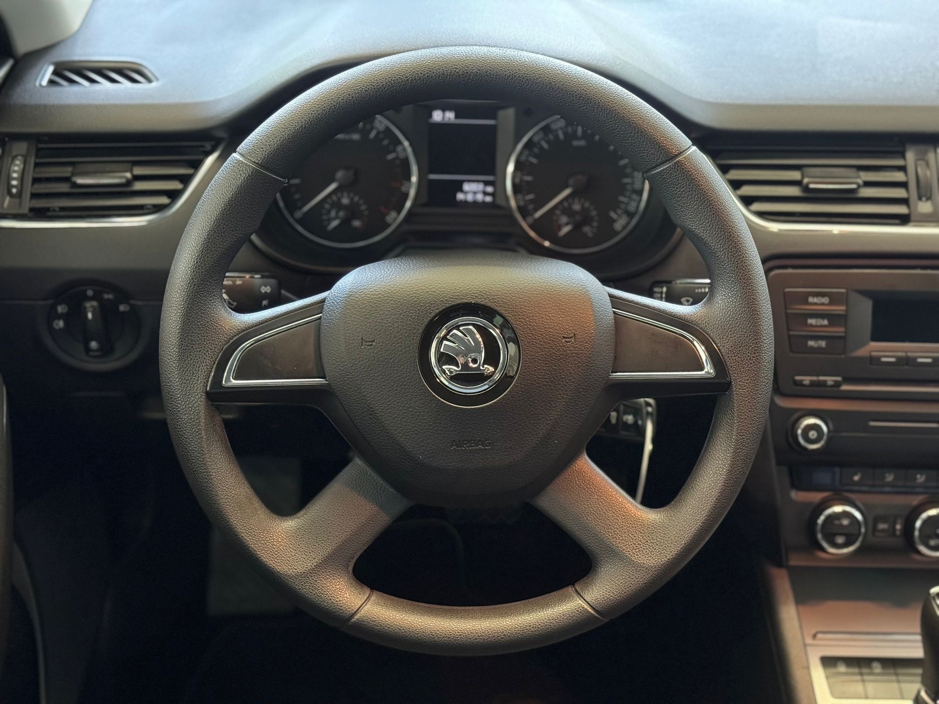SKODA Octavia Combi 1.8 TSI Ambition 4x4 DSG AHK 1600KG.-image-10