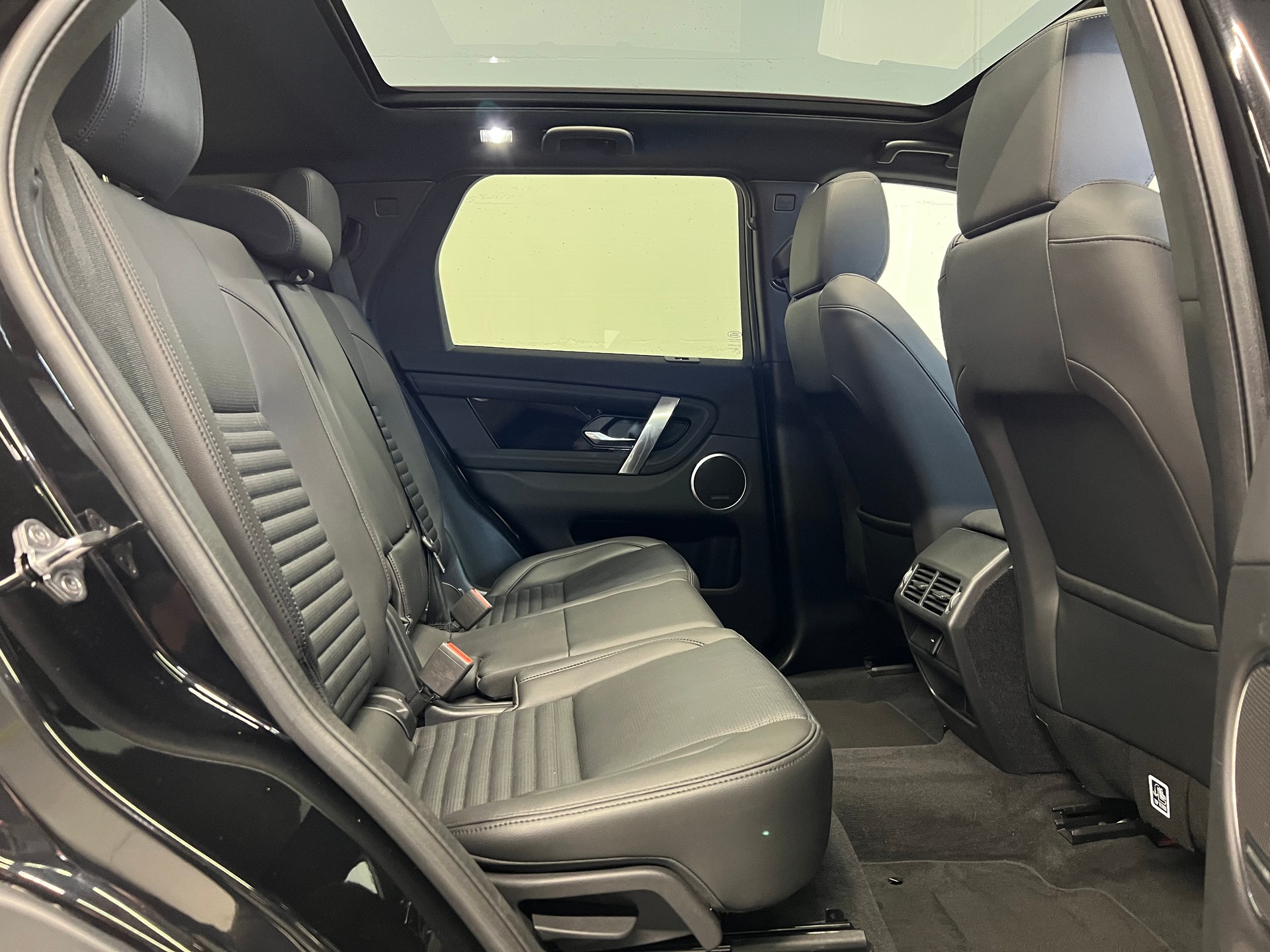 LAND ROVER Discovery Sport 1.5 T 300e SE-image-6