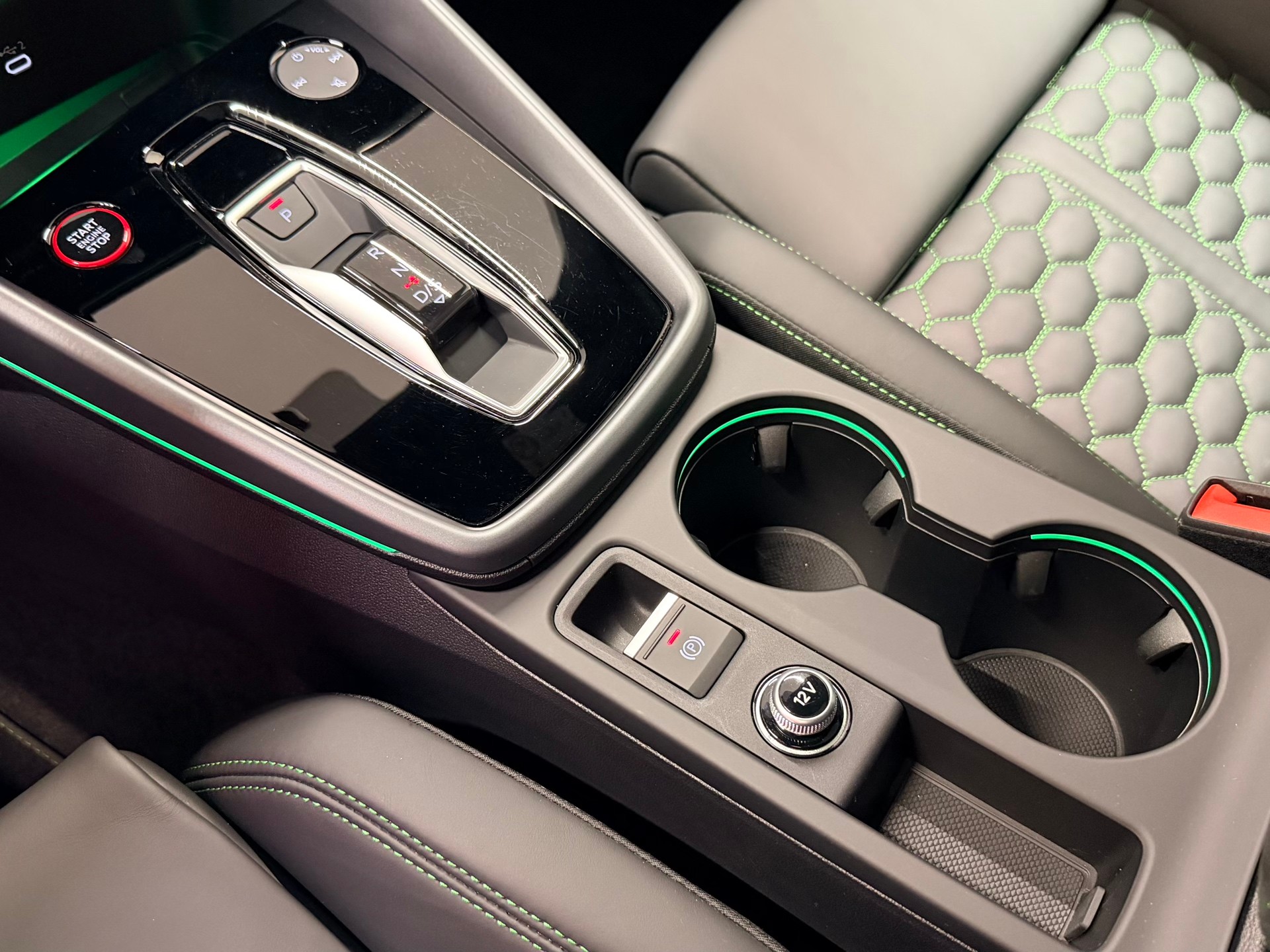 AUDI RS3 Sportback 2.5 TSI quattro S-tronic-image-24