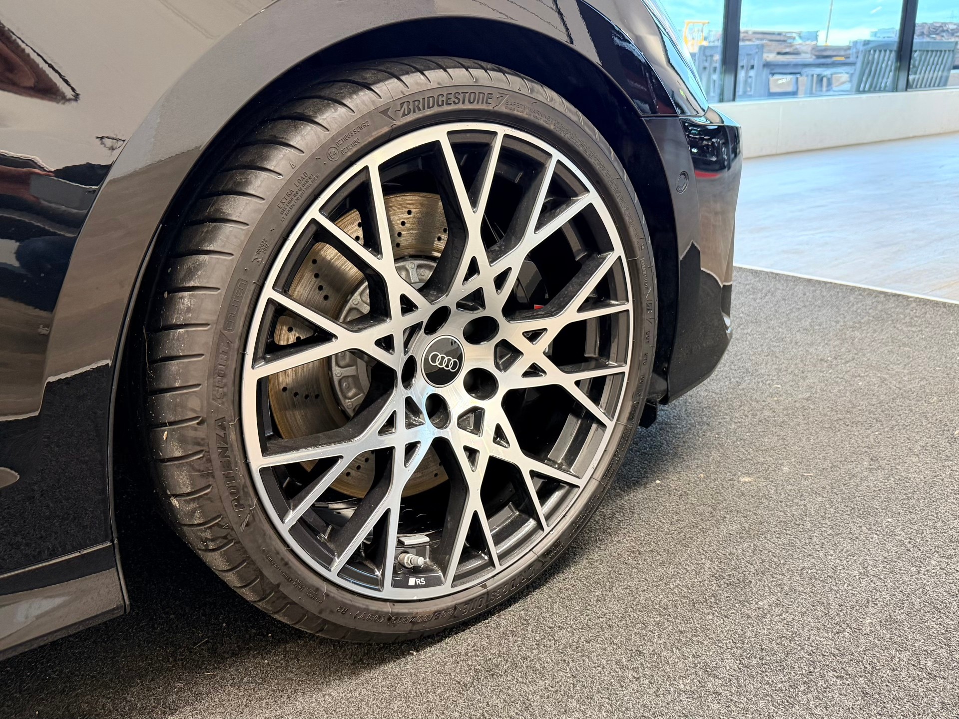 AUDI RS3 Sportback 2.5 TSI quattro S-tronic-image-5