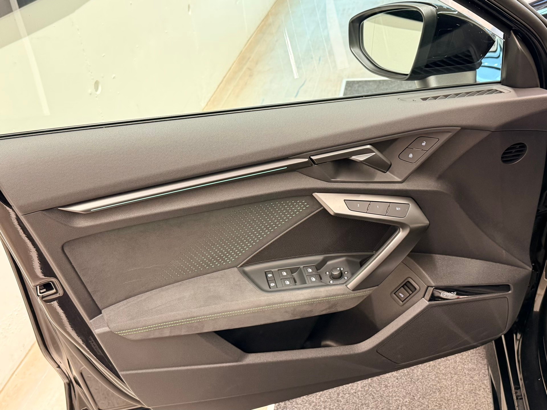 AUDI RS3 Sportback 2.5 TSI quattro S-tronic-image-12