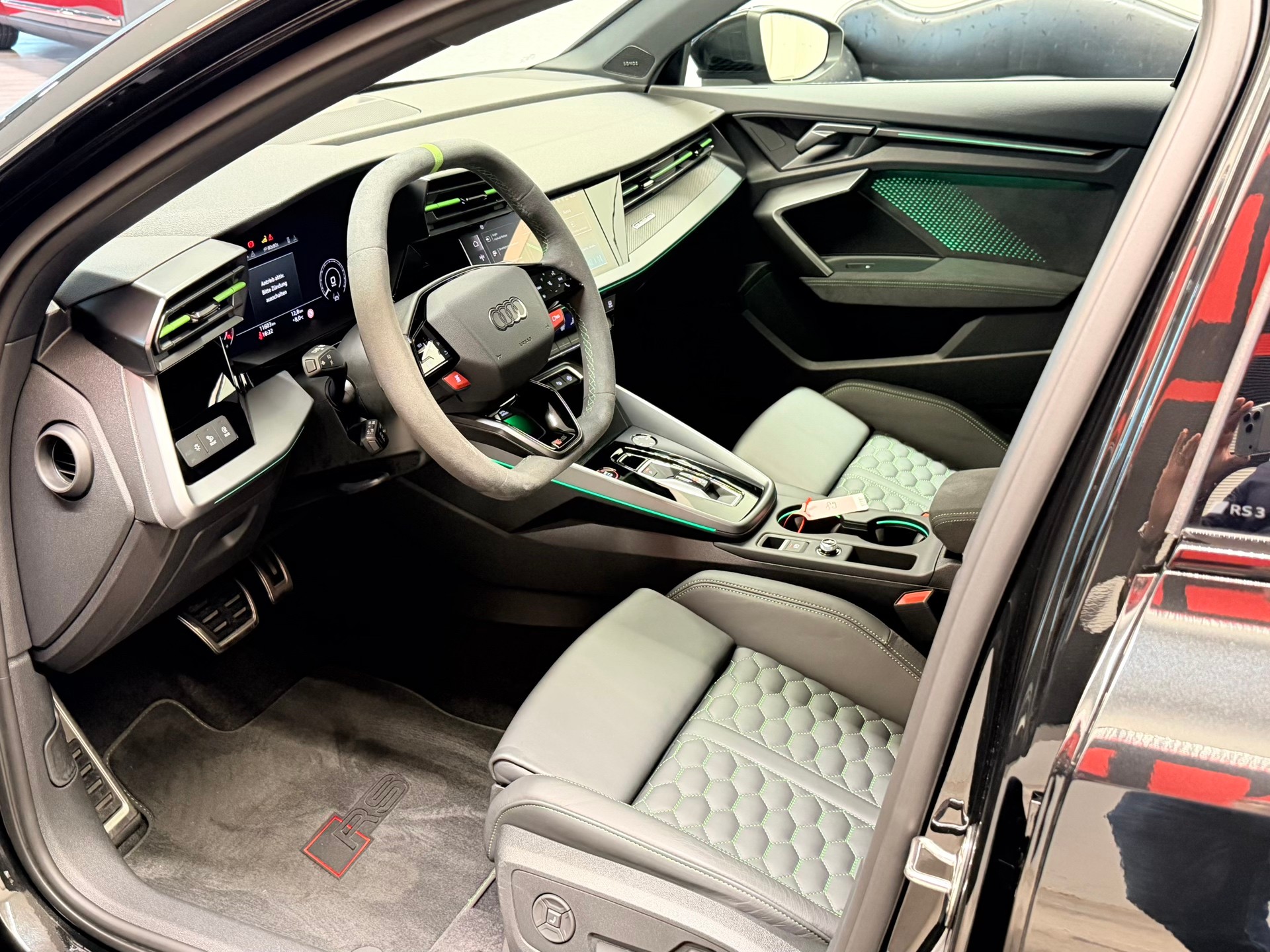 AUDI RS3 Sportback 2.5 TSI quattro S-tronic-image-11