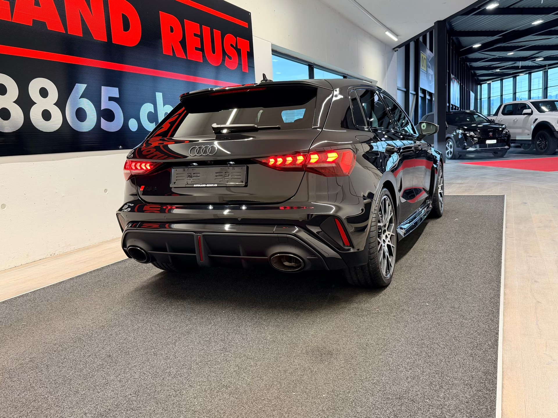 AUDI RS3 Sportback 2.5 TSI quattro S-tronic-image-6