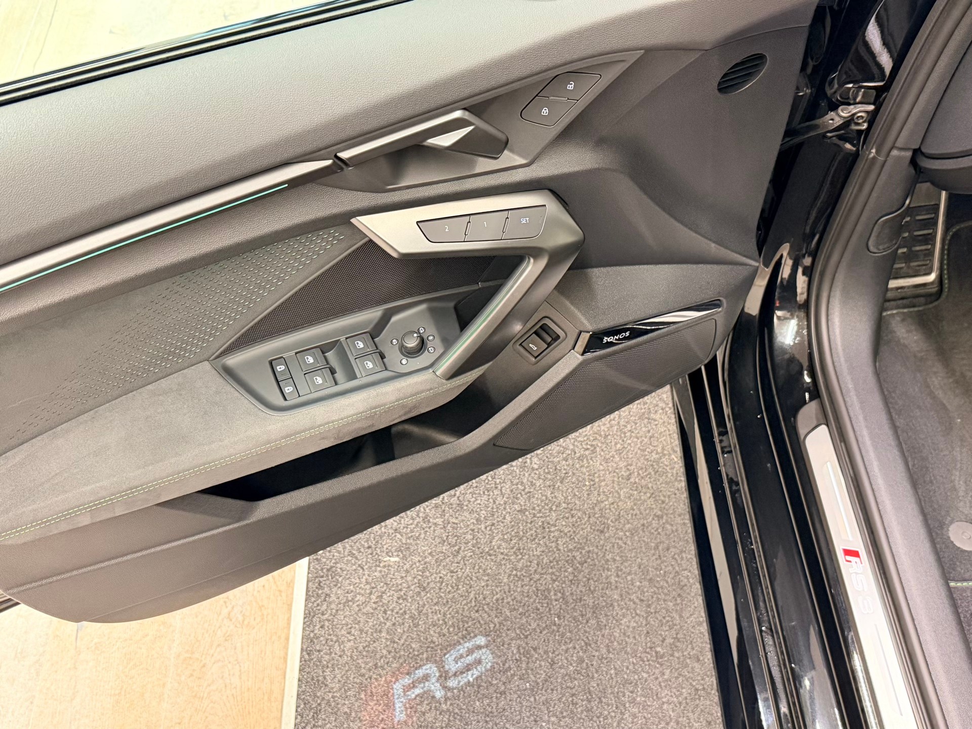 AUDI RS3 Sportback 2.5 TSI quattro S-tronic-image-13