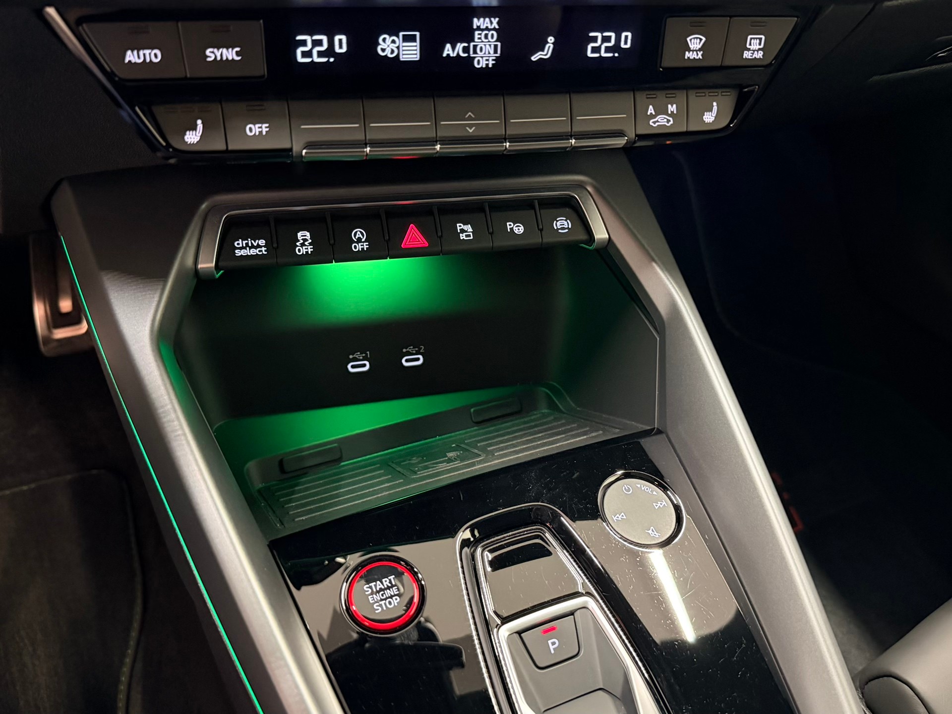 AUDI RS3 Sportback 2.5 TSI quattro S-tronic-image-25