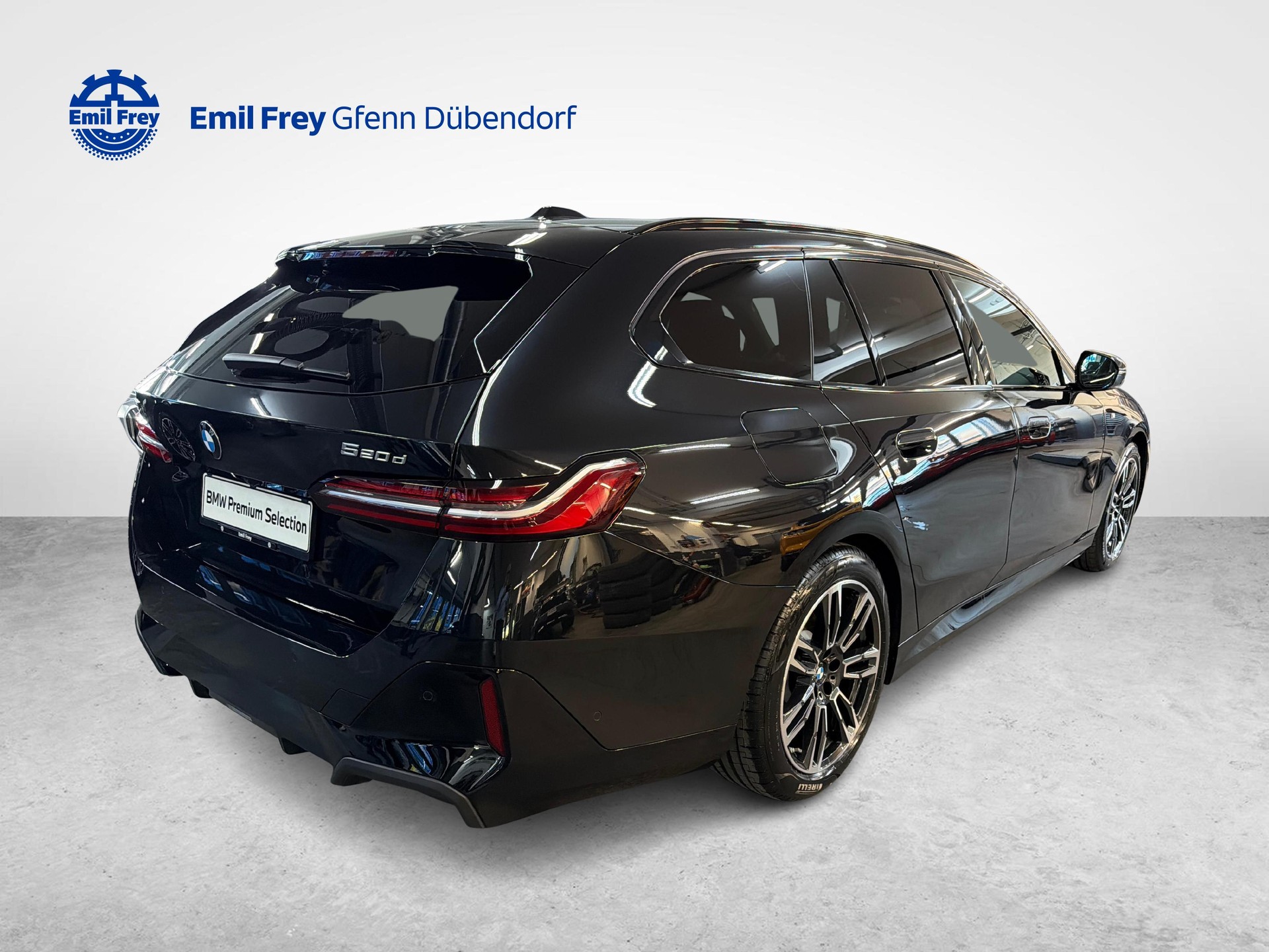 BMW 520d xDrive Touring-showroom-element-1