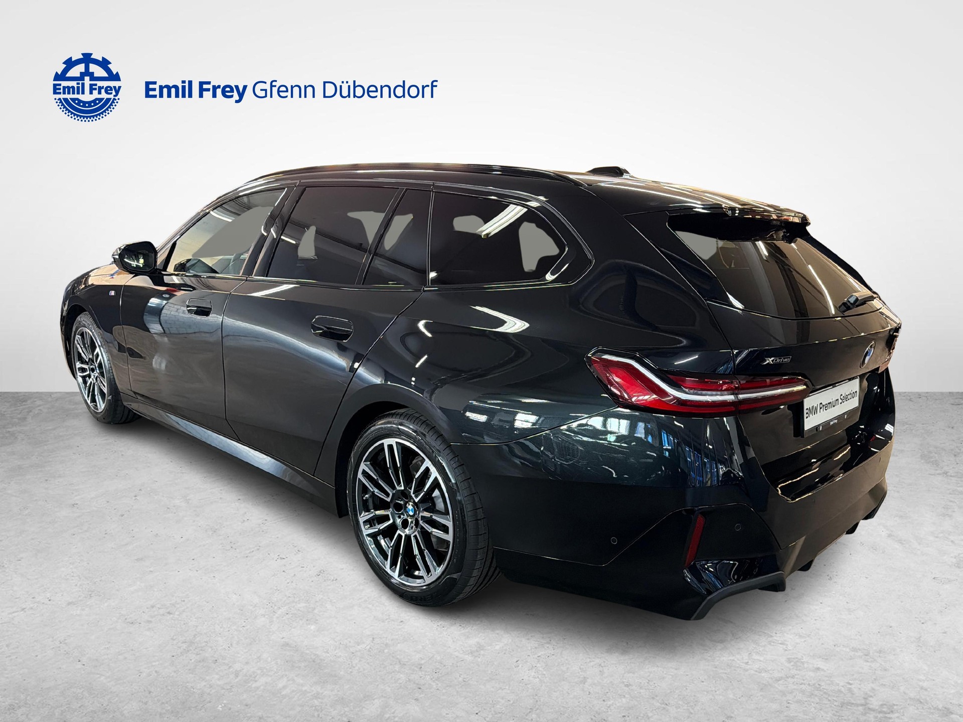 BMW 520d xDrive Touring-showroom-element-3