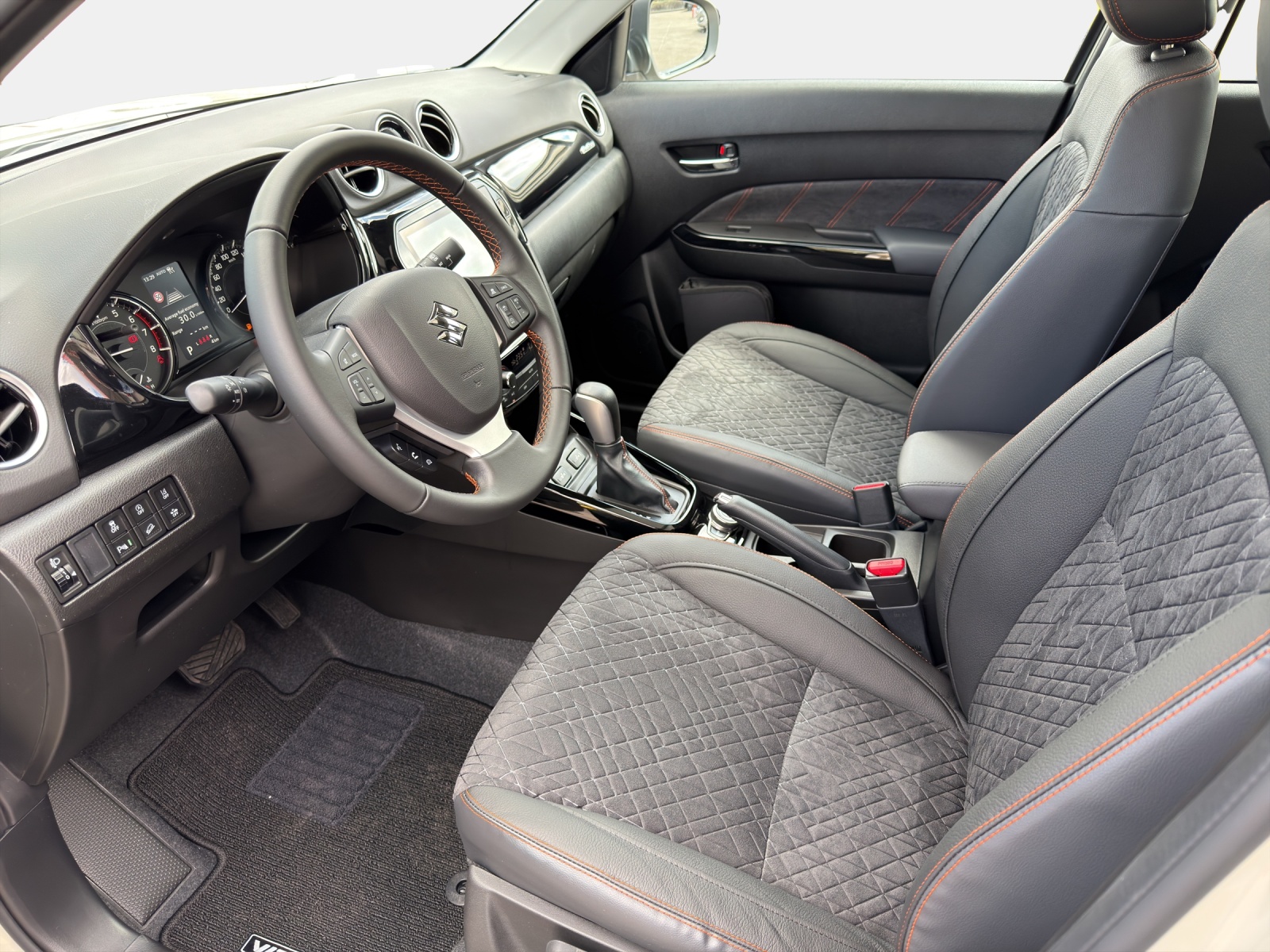 SUZUKI Vitara 1.4T/110 Black Edition Top Hybrid 4x4-image-9