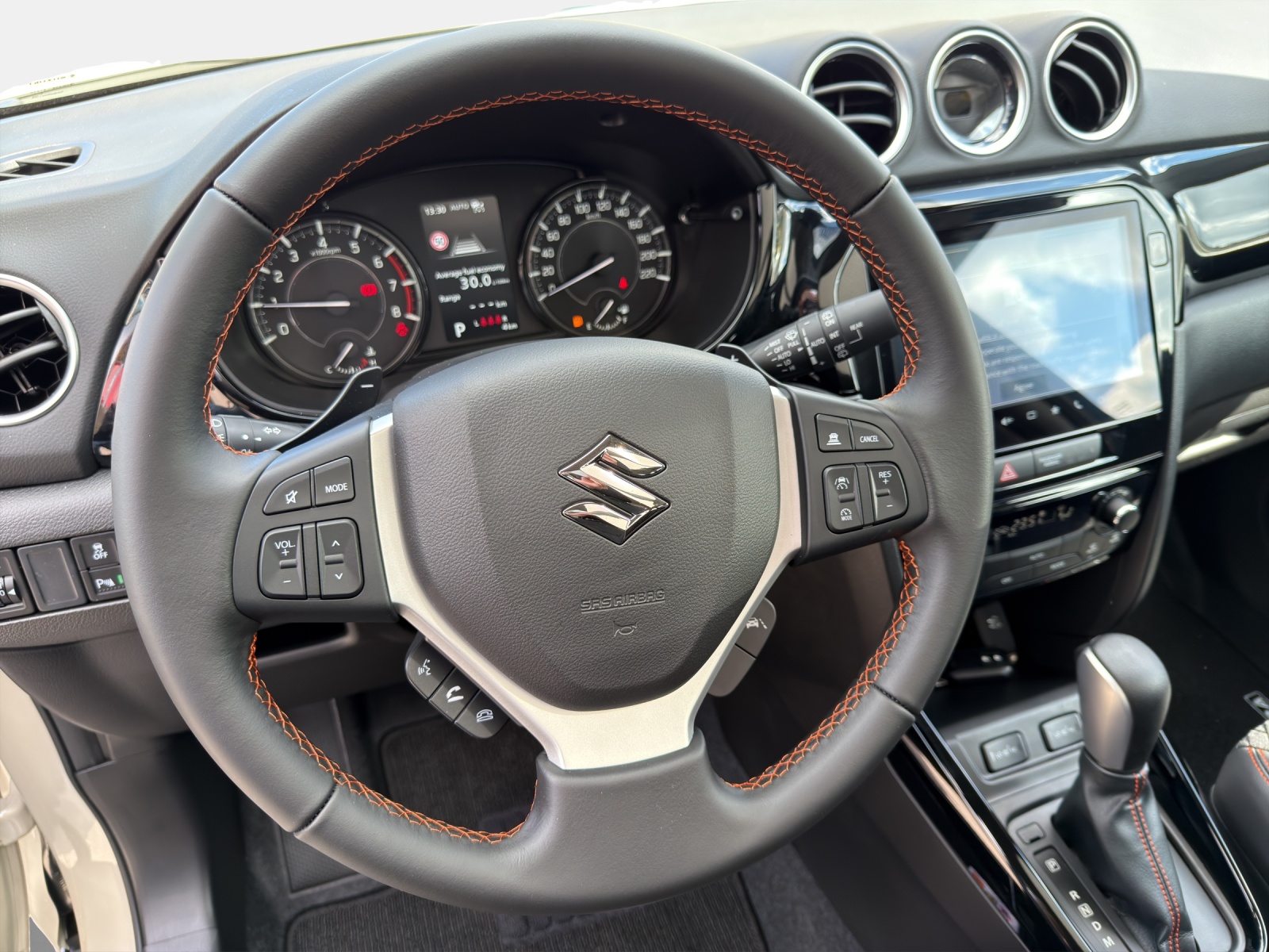 SUZUKI Vitara 1.4T/110 Black Edition Top Hybrid 4x4-image-12