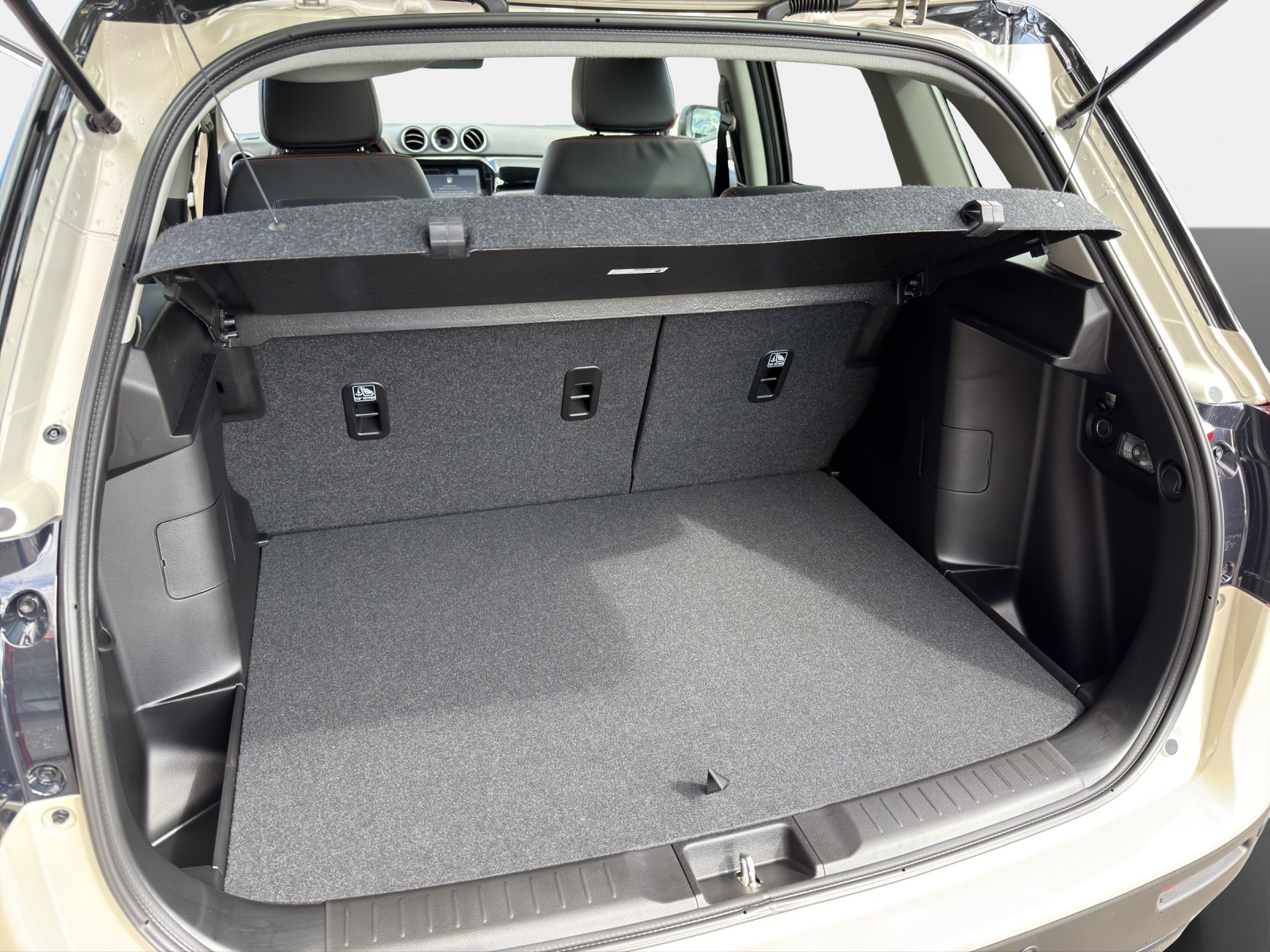 SUZUKI Vitara 1.4T/110 Black Edition Top Hybrid 4x4-image-11