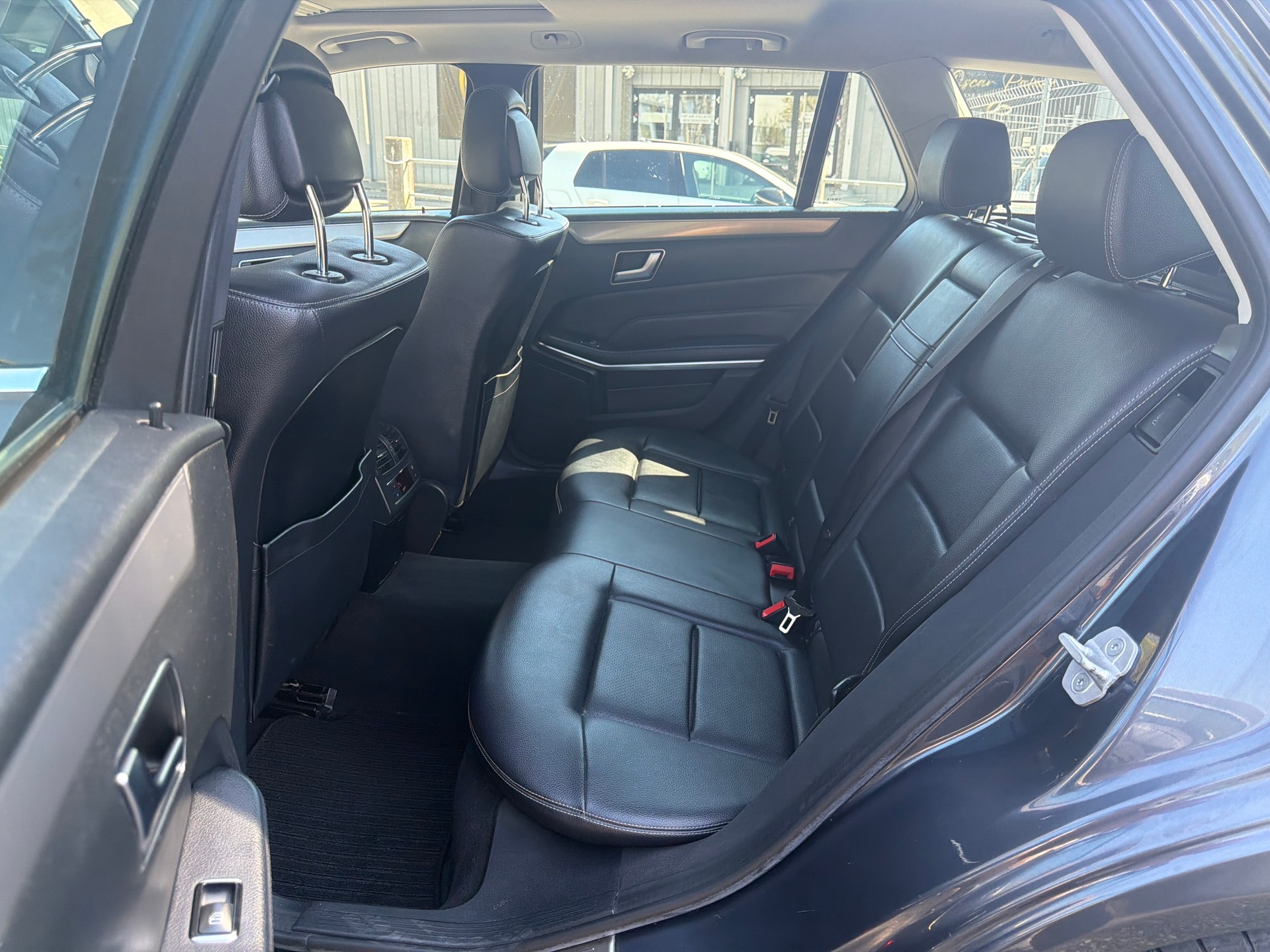 MERCEDES-BENZ E 250 CDI Avantgarde 4Matic 7G-Tronic * Leder * Navi * LED * Klima-Auto * PDC V&H * Tempomat * Ab MFK 09.2025-image-7