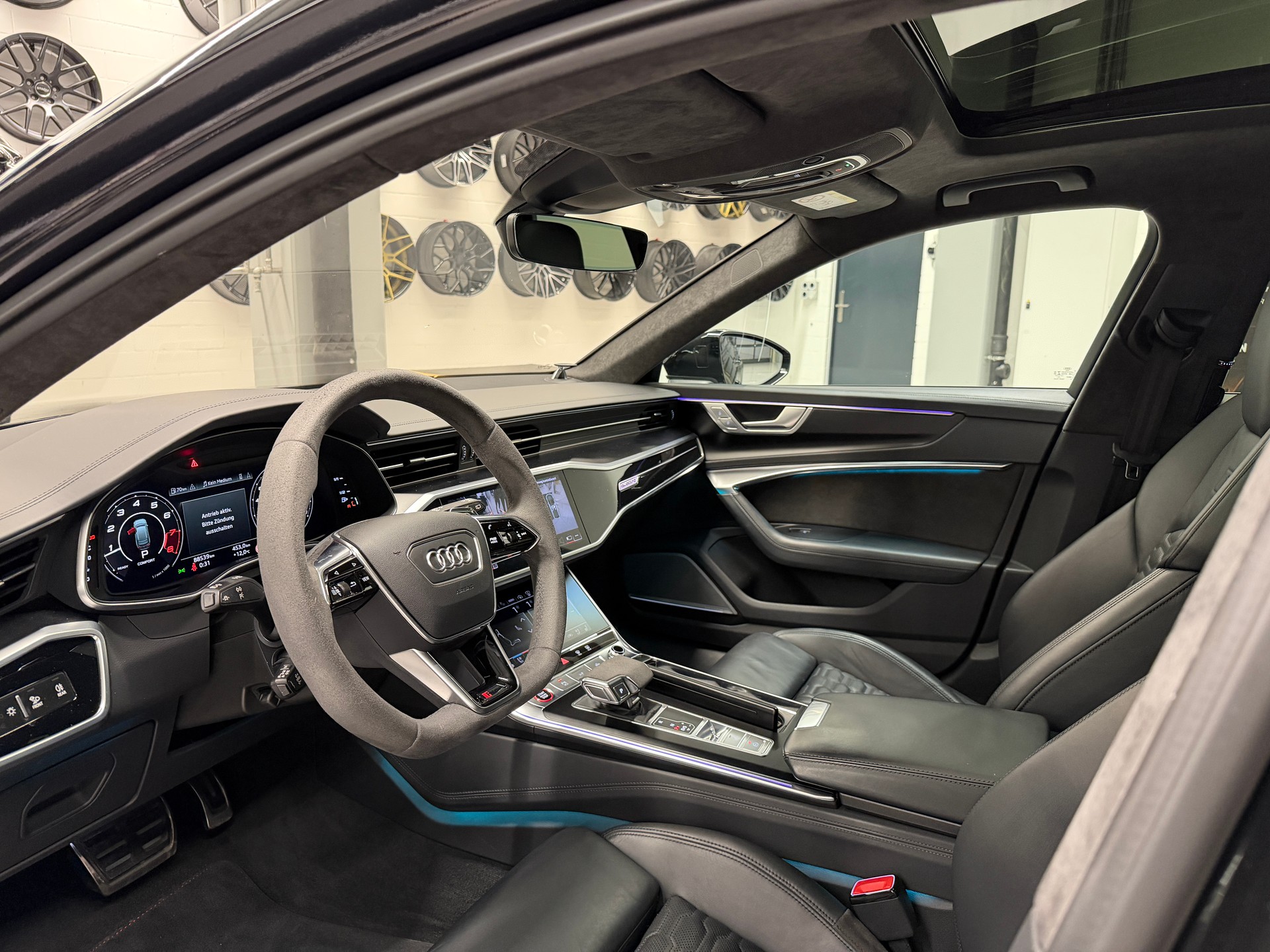AUDI RS6 Avant 4.0 V8 TFSI quattro T-Tronic *MTM 962 PS*Exclusives CH-Auto*Hinterachslenkung*Full black*-image-18
