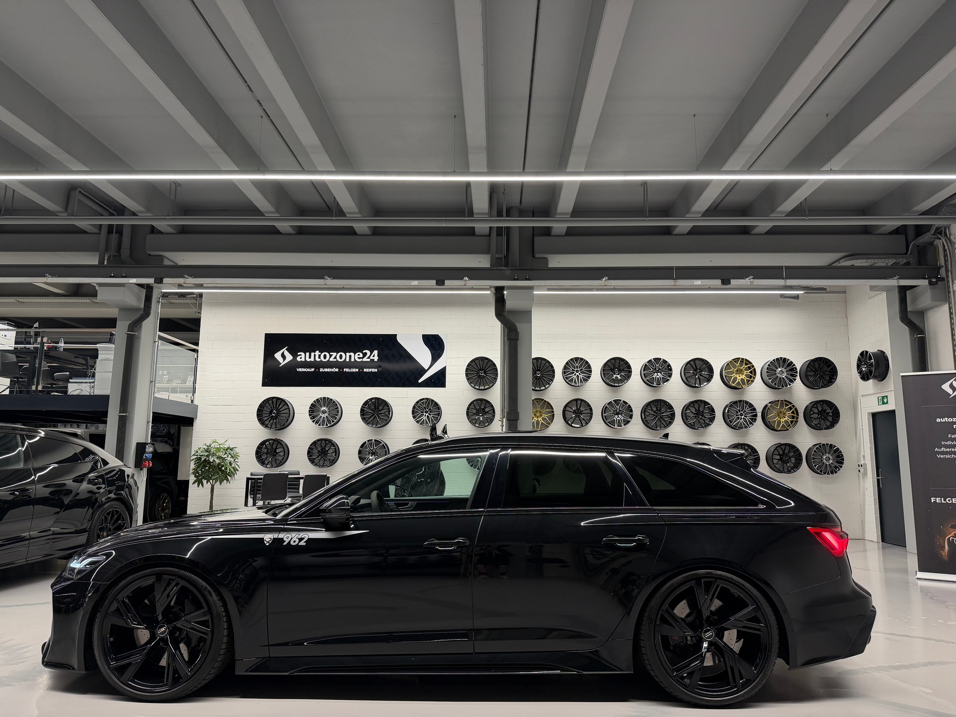 AUDI RS6 Avant 4.0 V8 TFSI quattro T-Tronic *MTM 962 PS*Exclusives CH-Auto*Hinterachslenkung*Full black*-image-11