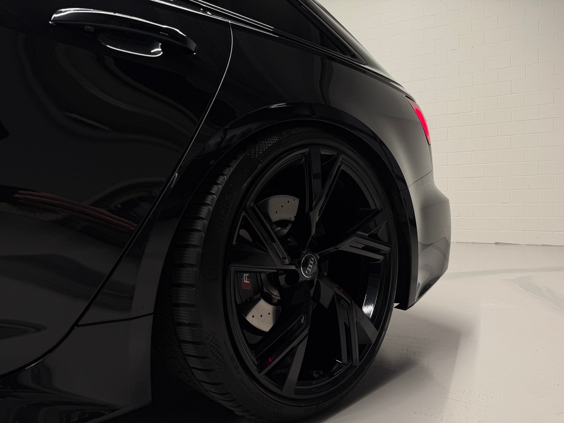 AUDI RS6 Avant 4.0 V8 TFSI quattro T-Tronic *MTM 962 PS*Exclusives CH-Auto*Hinterachslenkung*Full black*-image-7