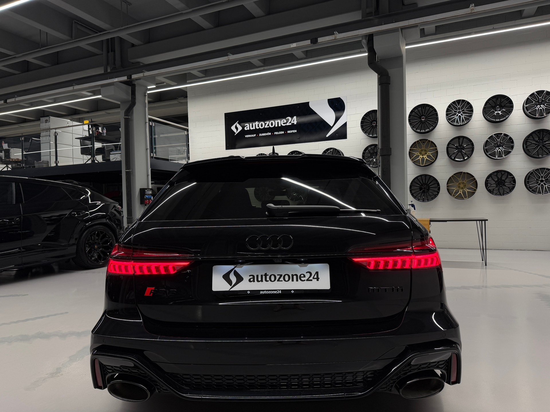 AUDI RS6 Avant 4.0 V8 TFSI quattro T-Tronic *MTM 962 PS*Exclusives CH-Auto*Hinterachslenkung*Full black*-image-3