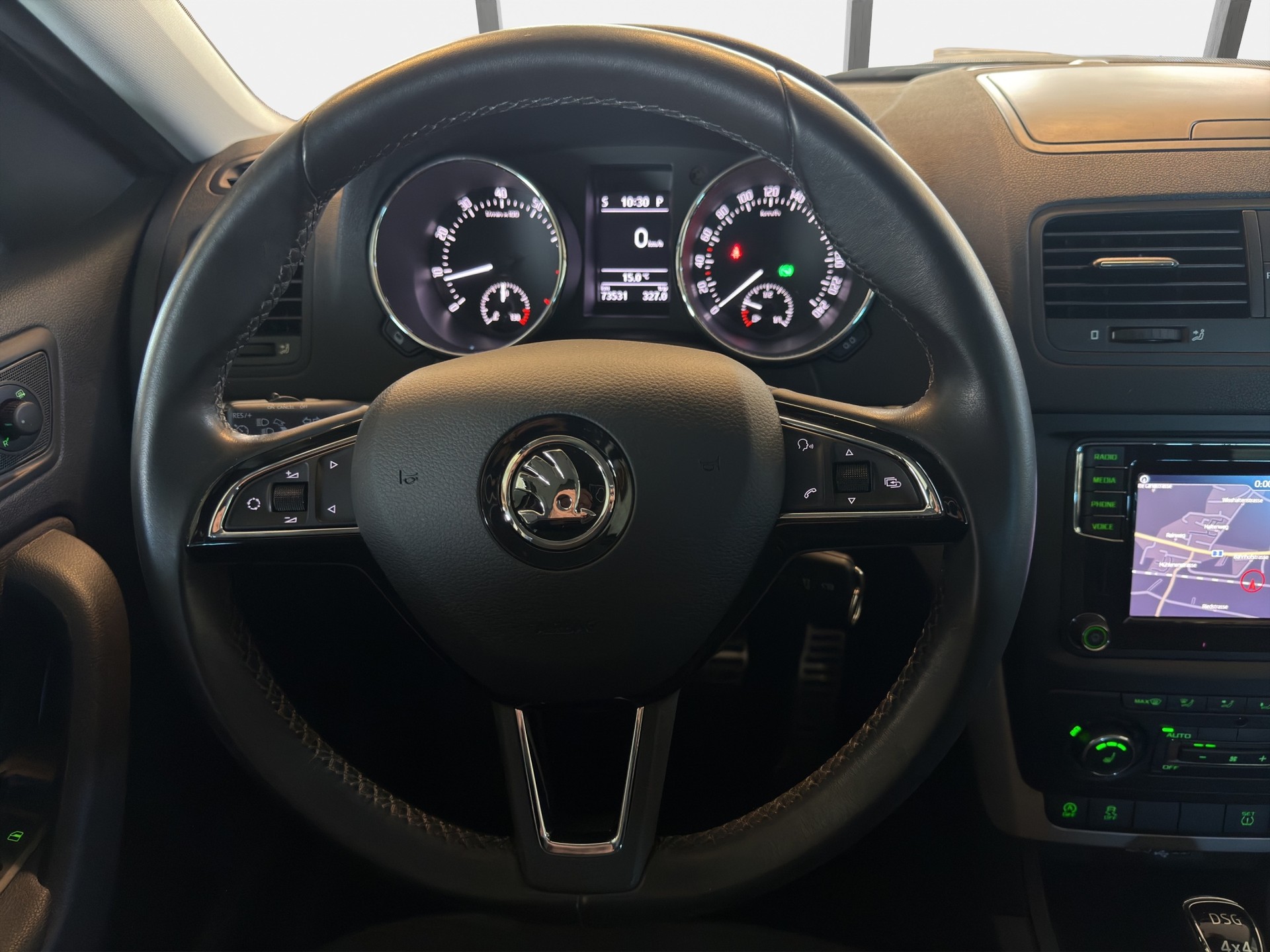 SKODA Yeti 1.4 TSI Outdoor Adventure 4x4 DSG*TOP ZUSTAND*NAVIGATION*AHK*-image-12