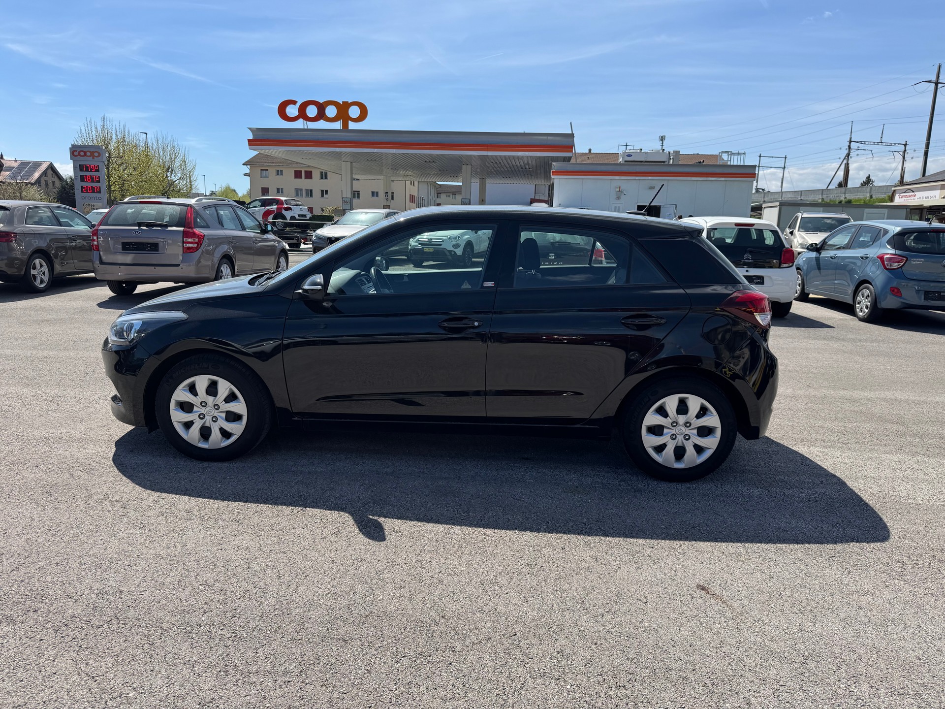 HYUNDAI i20 1.4 Amplia Automatic-image-6